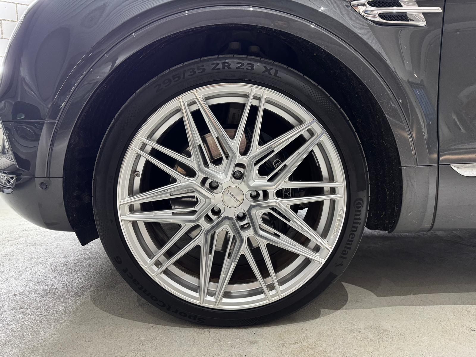 BENTLEY Bentayga W12-image-11
