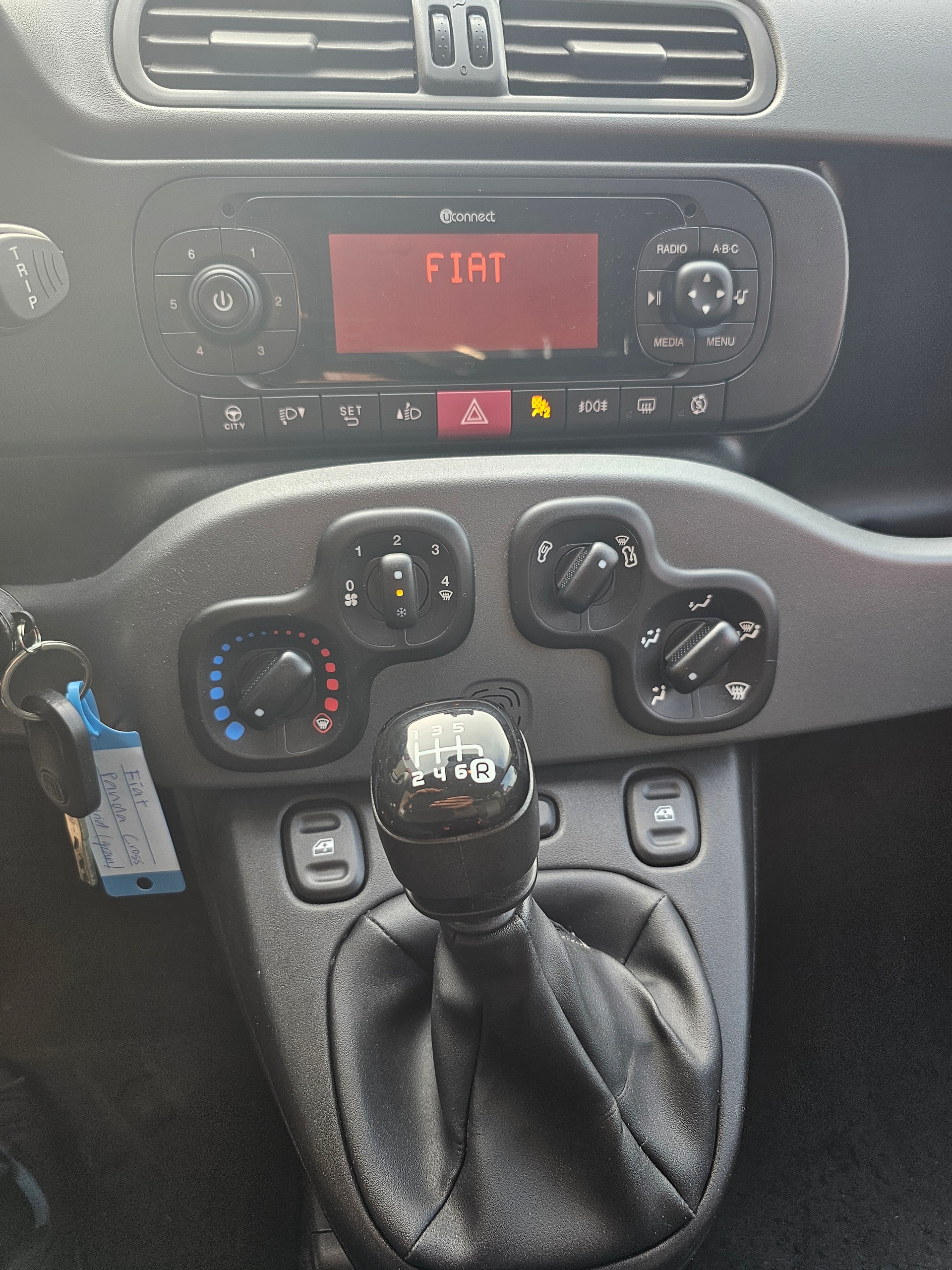 FIAT Panda 1.0 MHEV City Cross-image-13