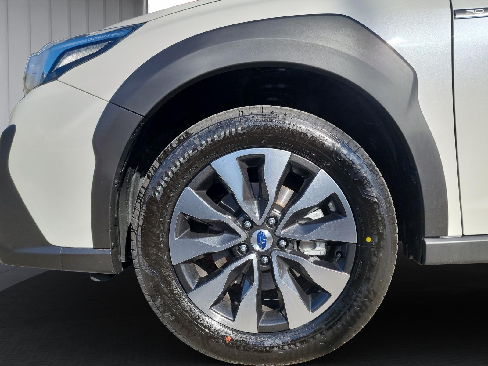 SUBARU Outback 2.5i 30th Anniversary Edition-image-6