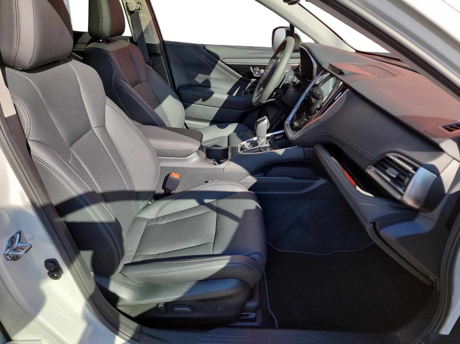 SUBARU Outback 2.5i 30th Anniversary Edition-image-12