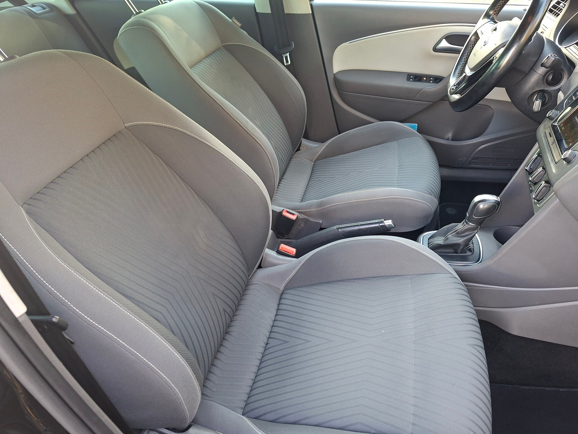 VW Polo 1.2 TSI BMT Comfortline DSG-image-8