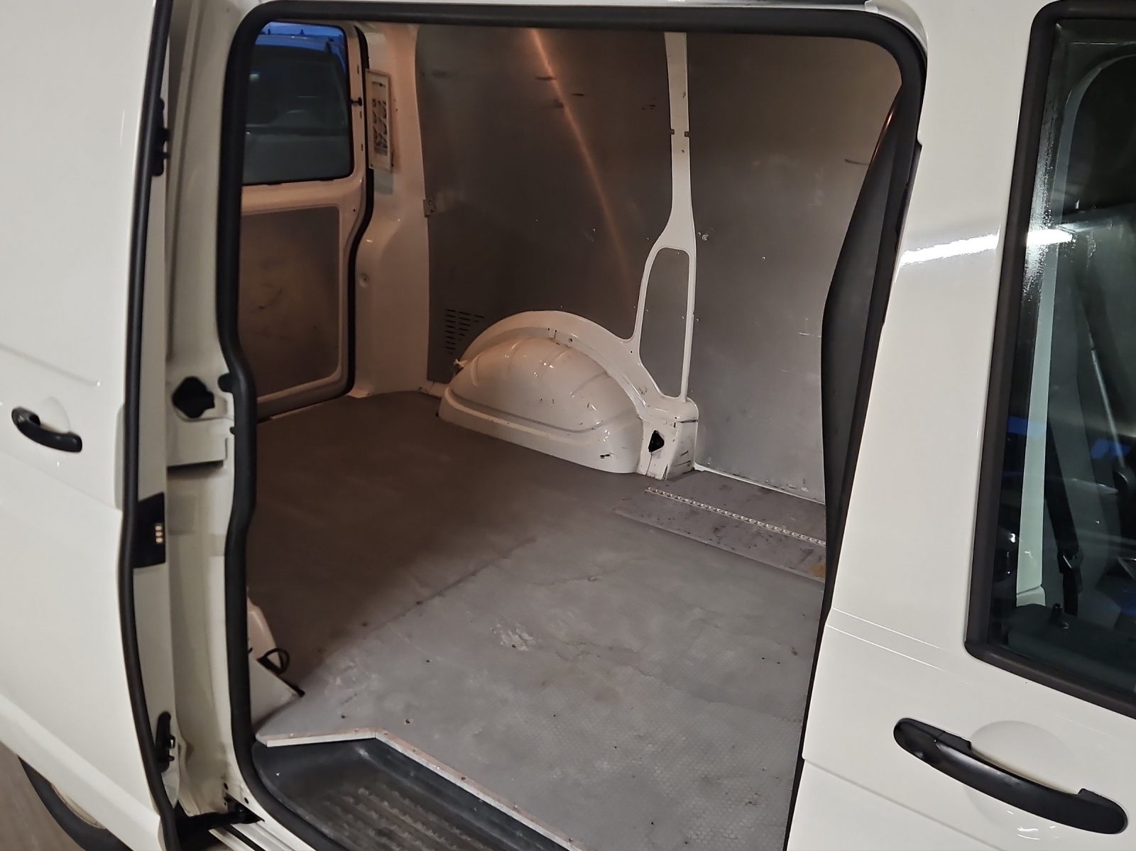 VW T6 2.0 TDI 4Motion-image-17