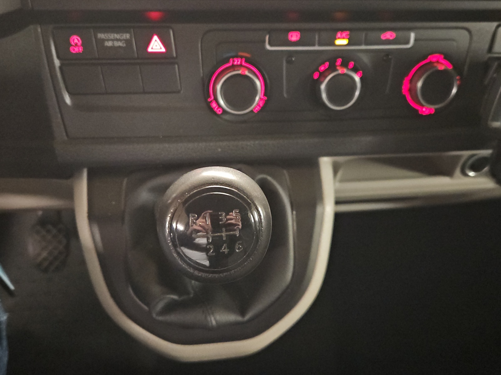 VW T6 2.0 TDI 4Motion-image-16