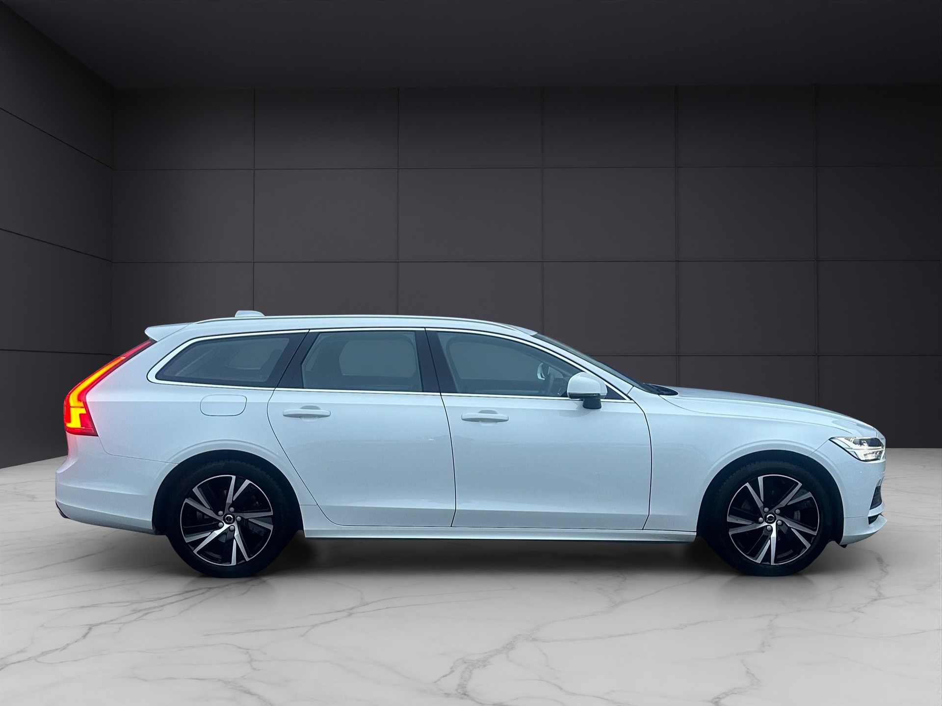 VOLVO V90 D3 Momentum Geartronic-image-6