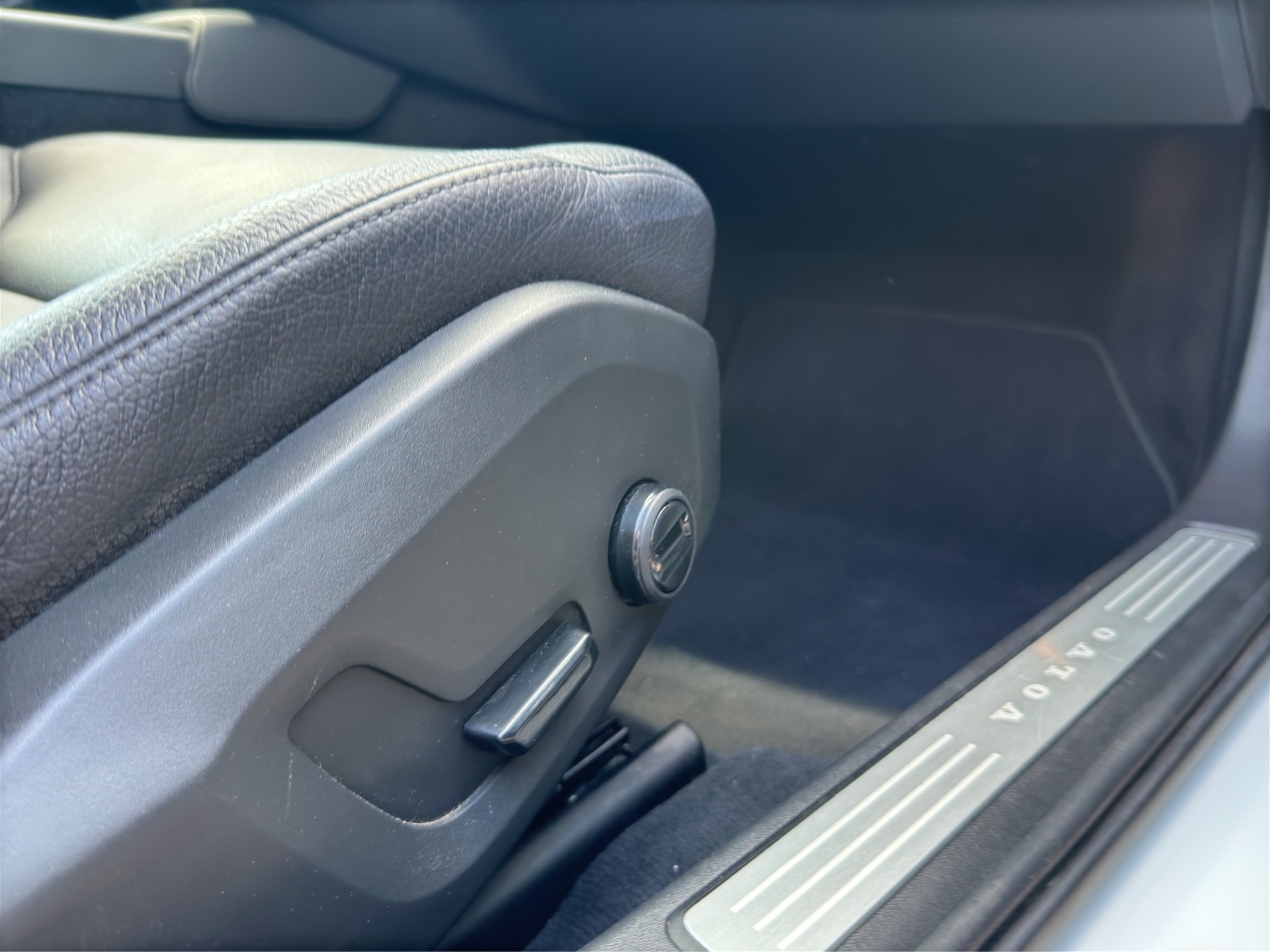 VOLVO V90 D3 Momentum Geartronic-image-56