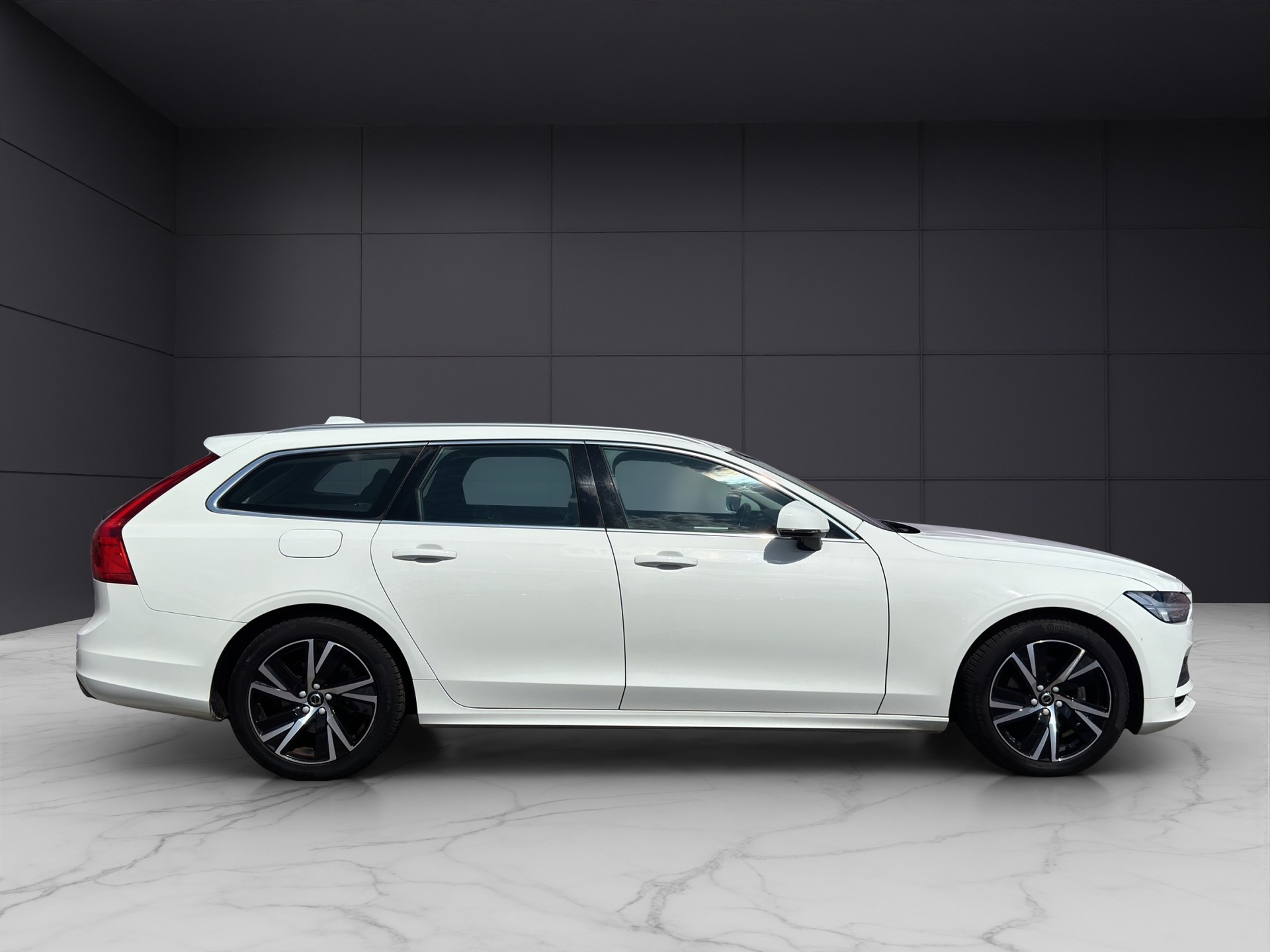 VOLVO V90 D3 Momentum Geartronic-image-6