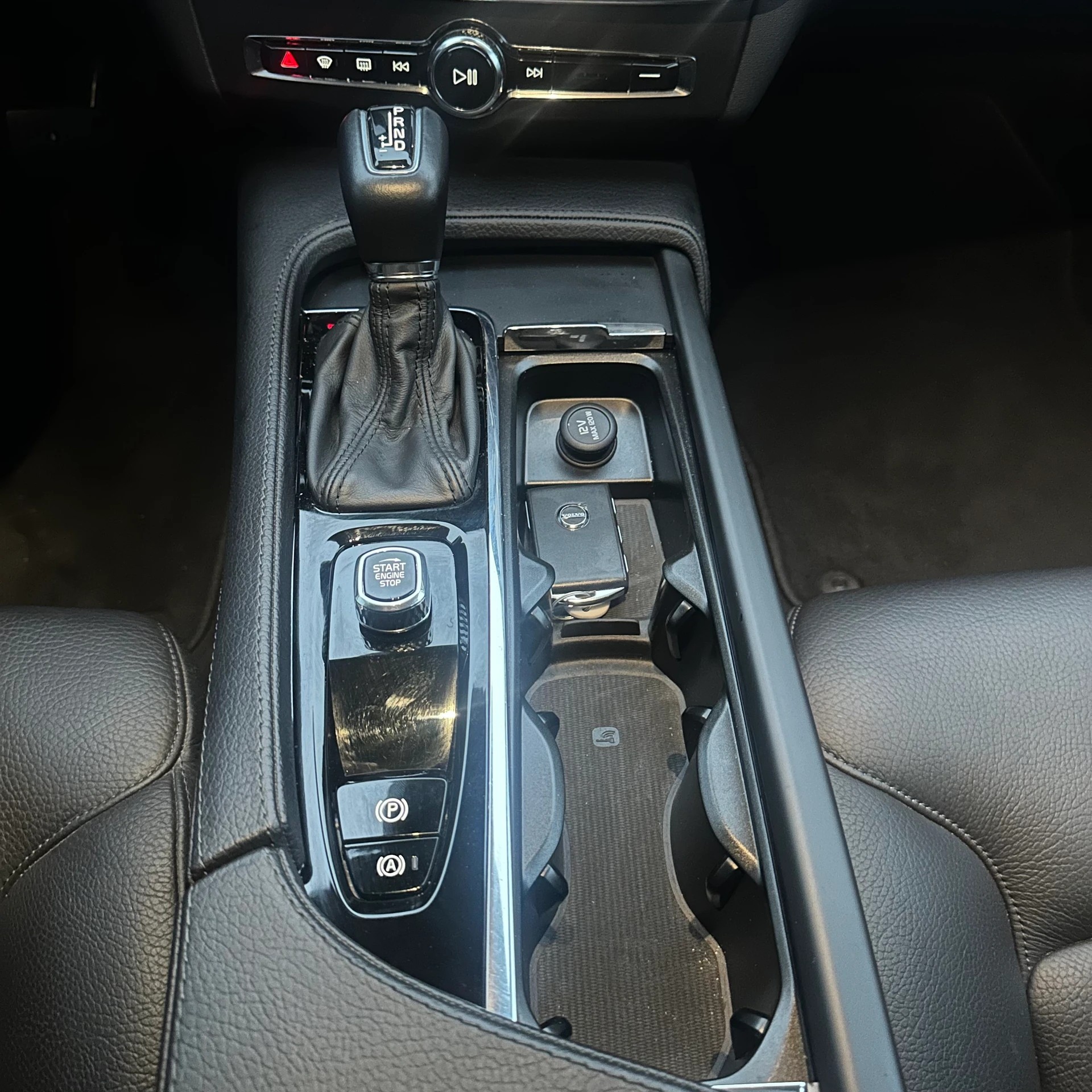 VOLVO V90 D3 Momentum Geartronic-image-26