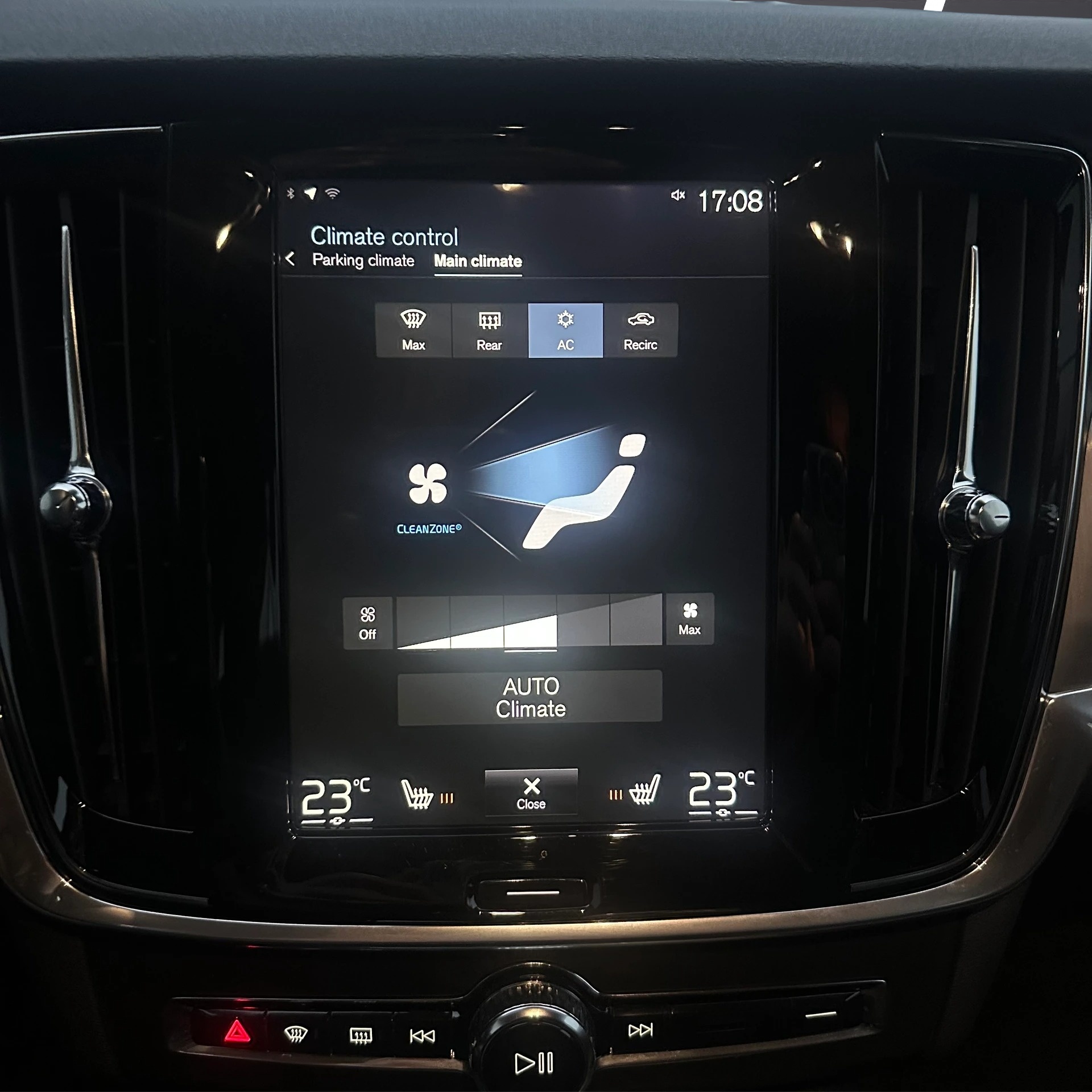 VOLVO V90 D3 Momentum Geartronic-image-25