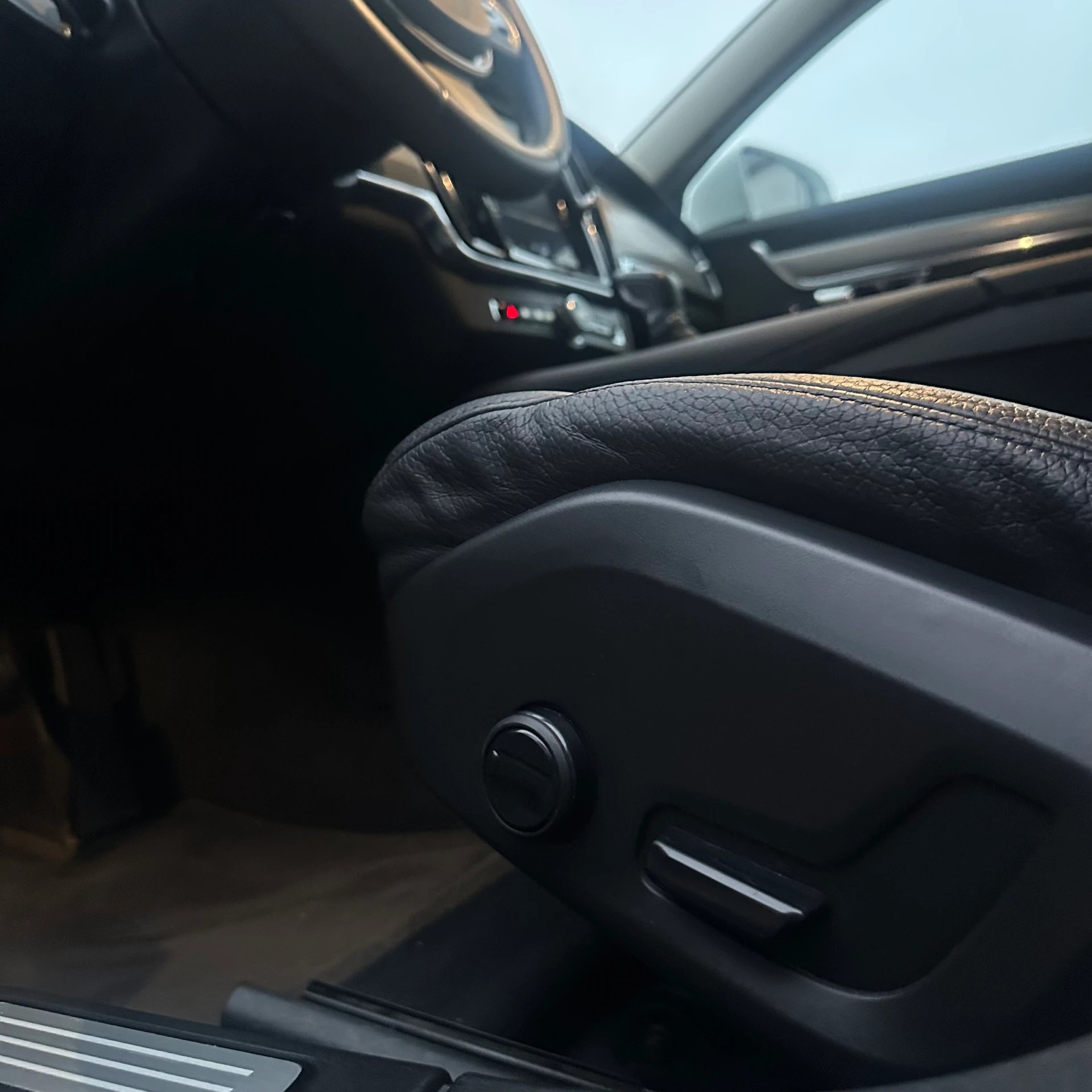 VOLVO V90 D3 Momentum Geartronic-image-13