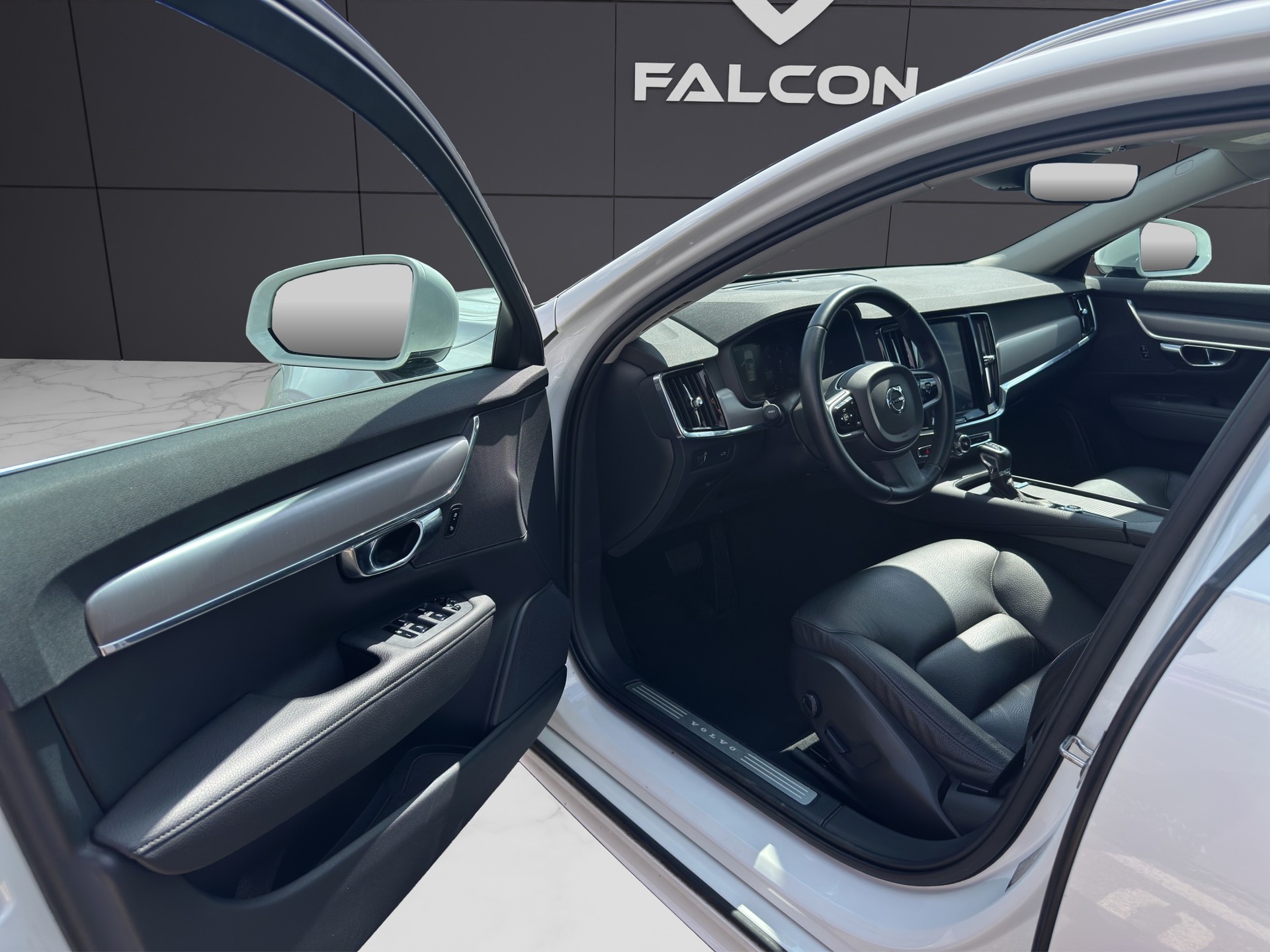 VOLVO V90 D3 Momentum Geartronic-image-12