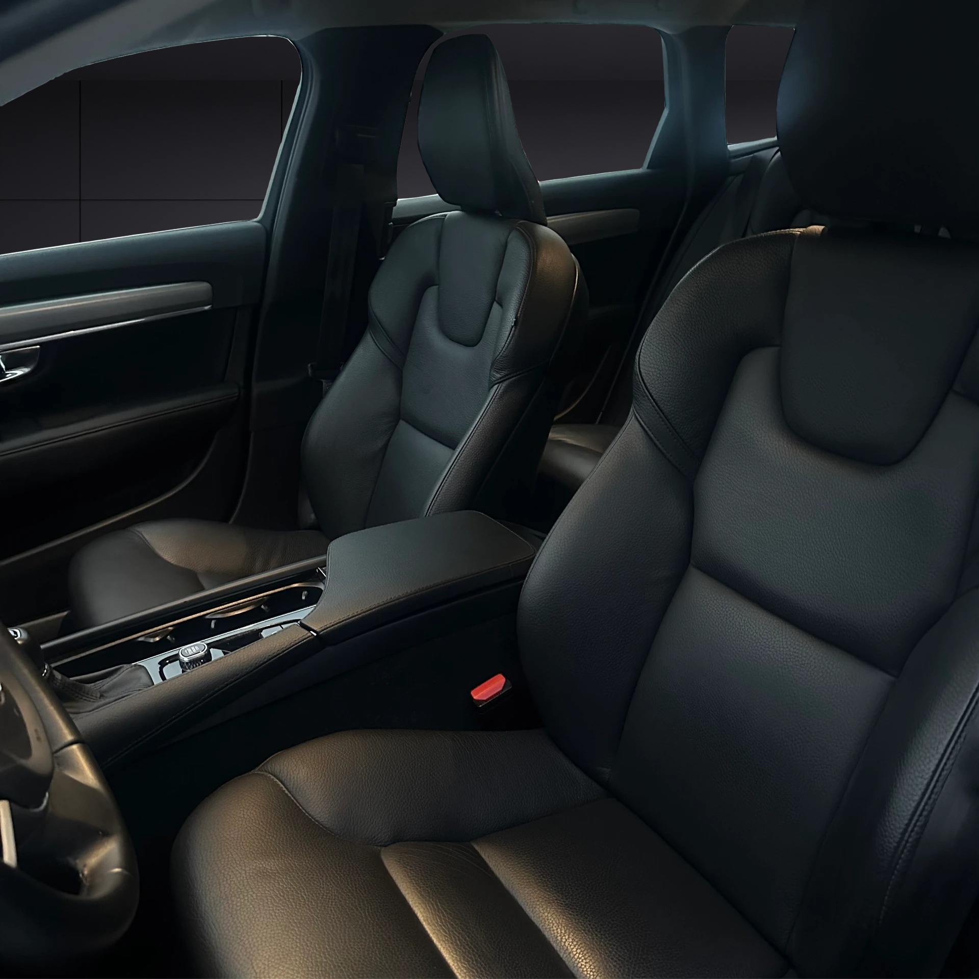 VOLVO V90 D3 Momentum Geartronic-image-14