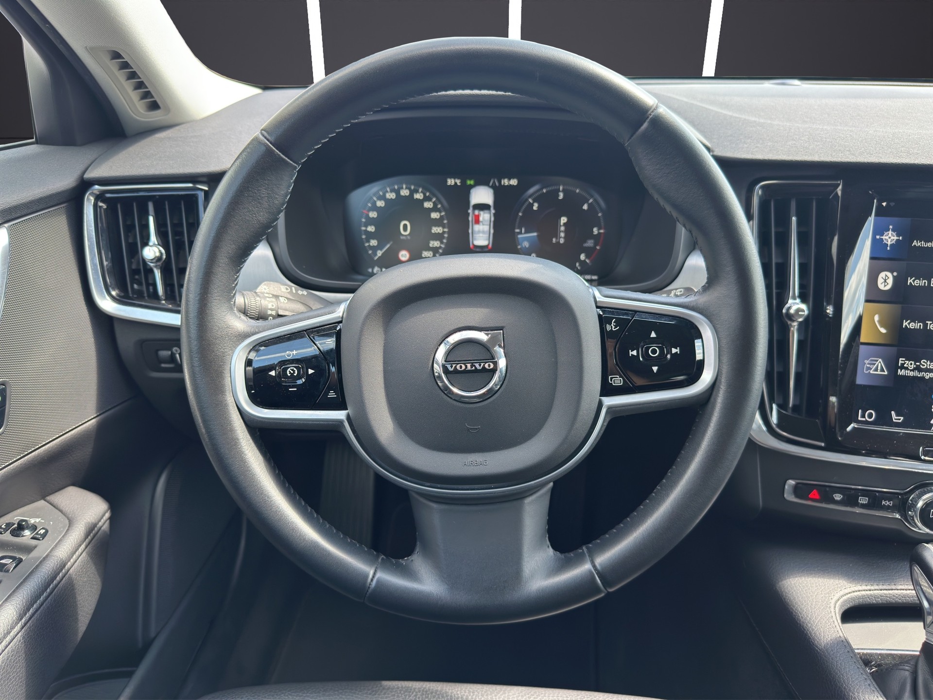 VOLVO V90 D3 Momentum Geartronic-image-19