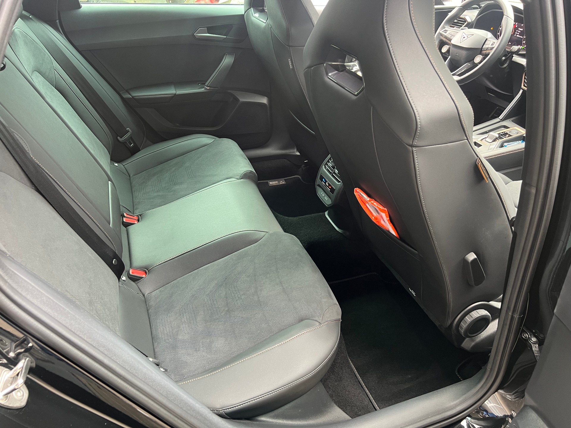 CUPRA LEON "272 PS" !! ST 1.5 E.-HYBRID pHEV. VZ-DSG. CH WAGEN !! AMAG VOLLGARANTIE. TOP AUSSTATTUNG.-image-21