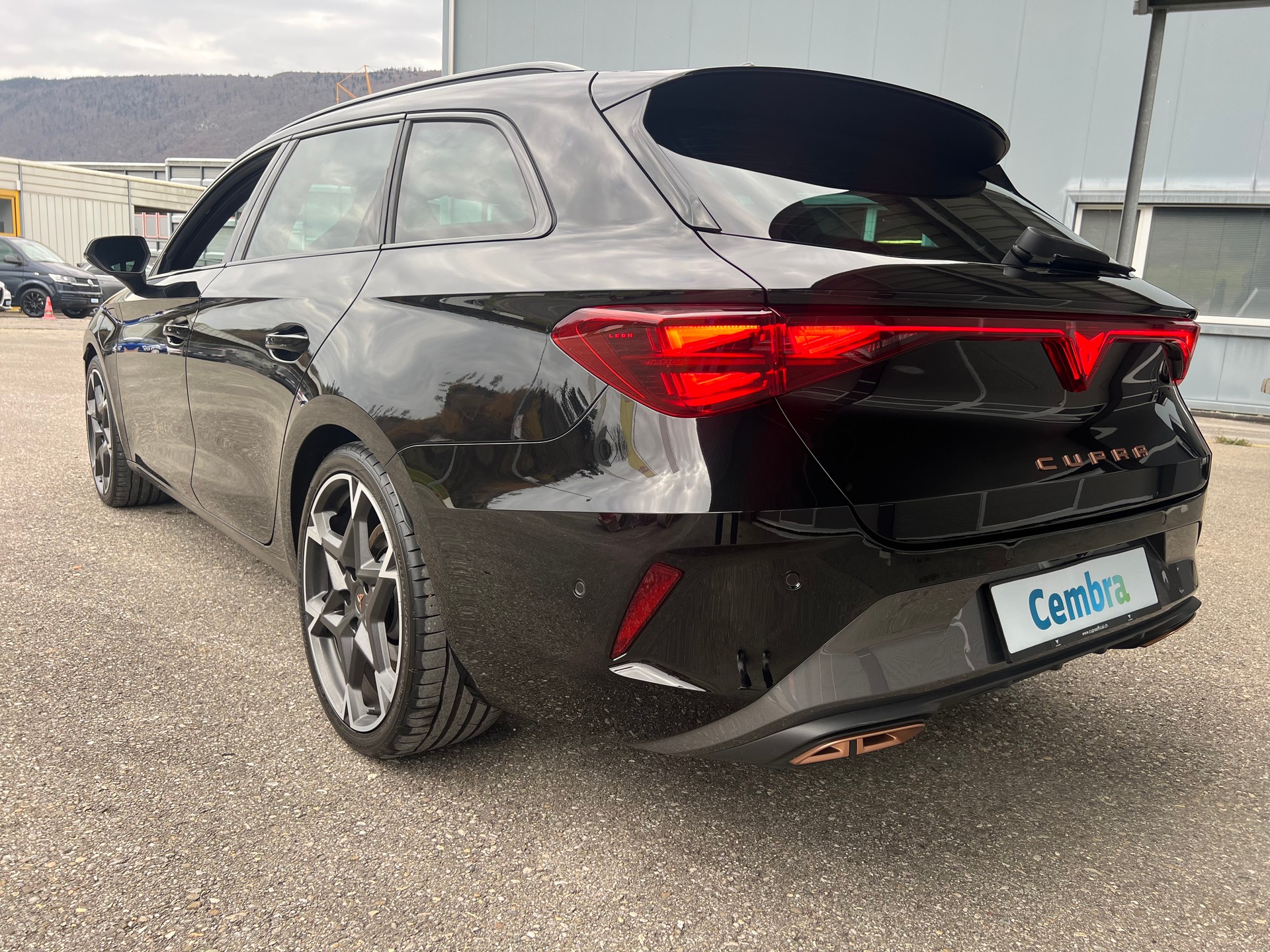 CUPRA LEON "272 PS" !! ST 1.5 E.-HYBRID pHEV. VZ-DSG. CH WAGEN !! AMAG VOLLGARANTIE. TOP AUSSTATTUNG.-image-7