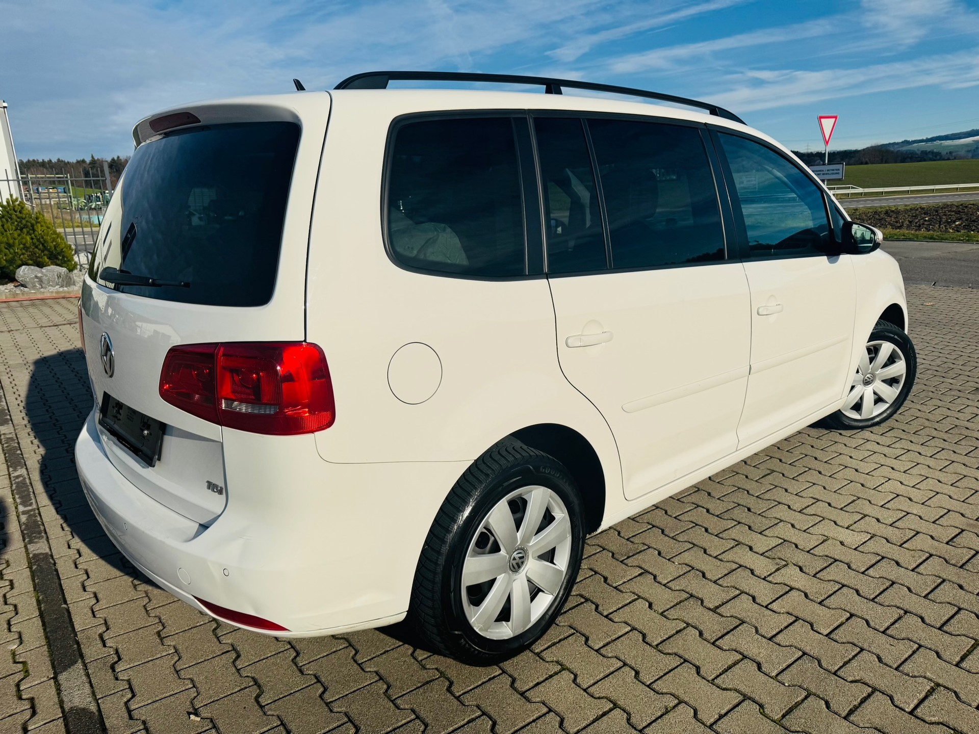 VW Touran 1.6 TDI Trendline DSG .7 Sitzplätze-image-3