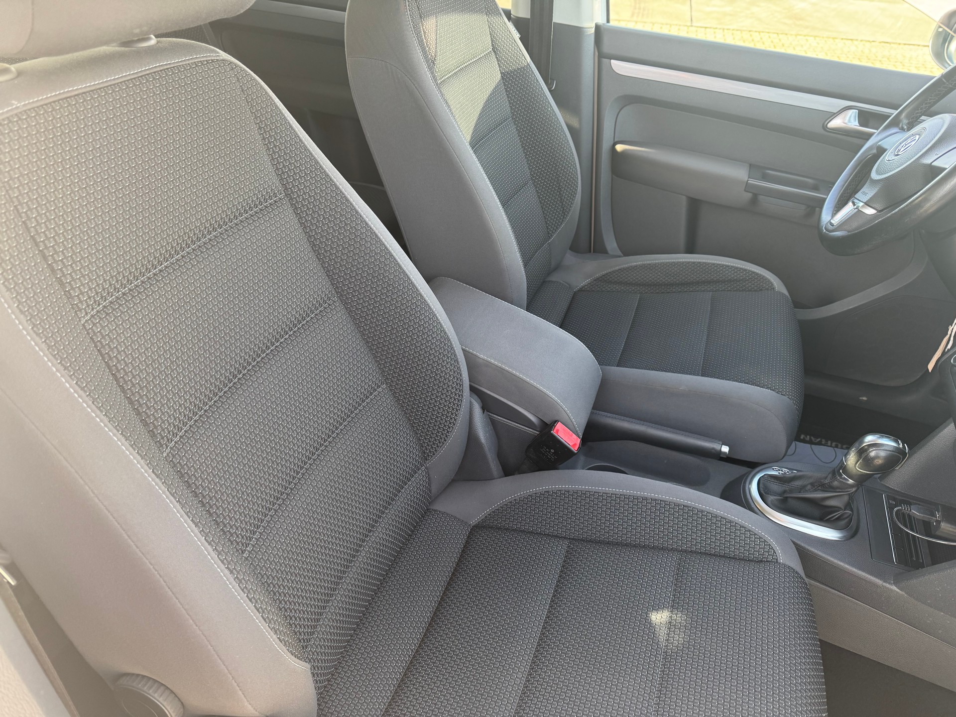 VW Touran 1.6 TDI Trendline DSG .7 Sitzplätze-image-9