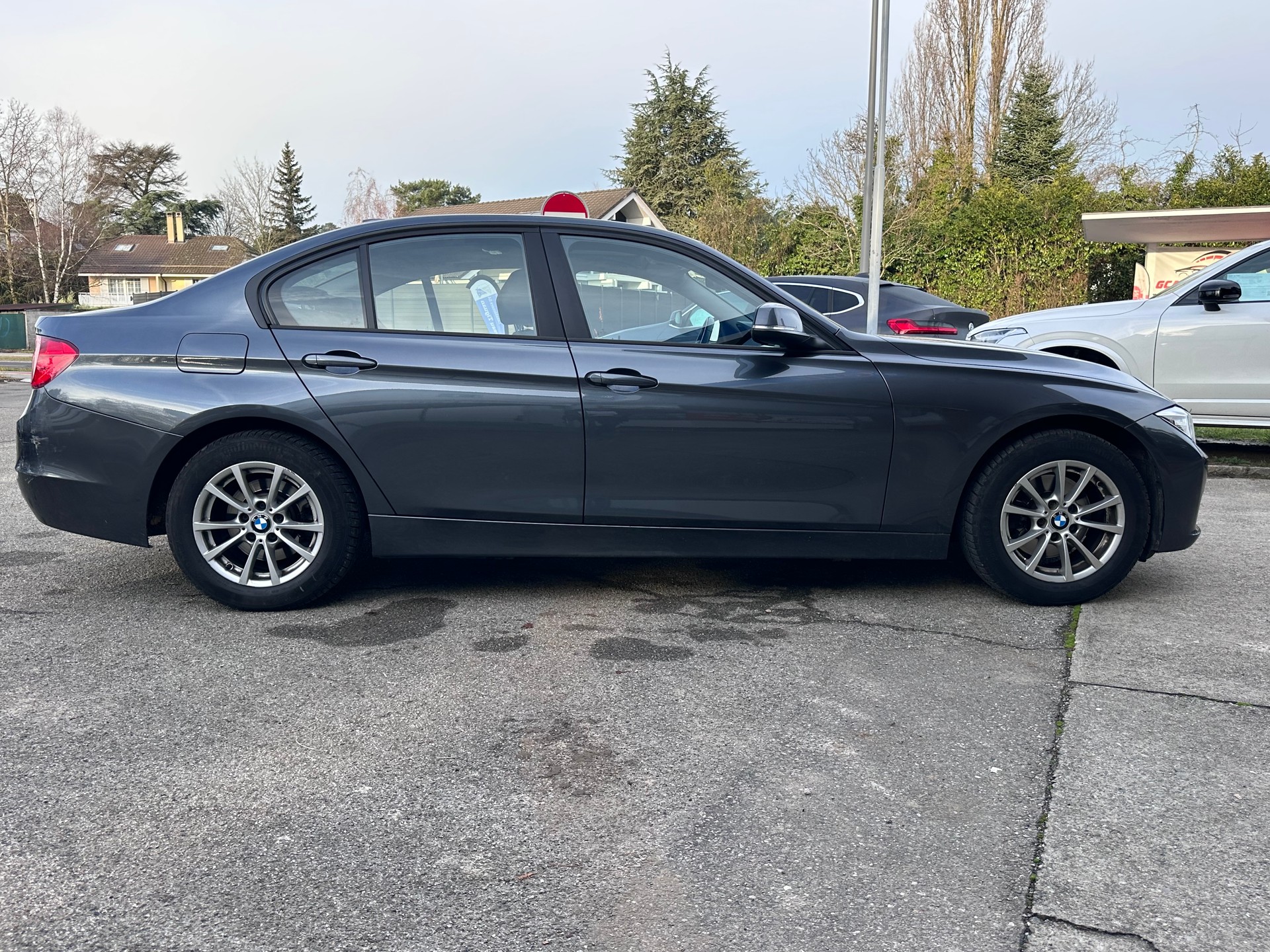 BMW 320d xDrive Steptronic-image-4