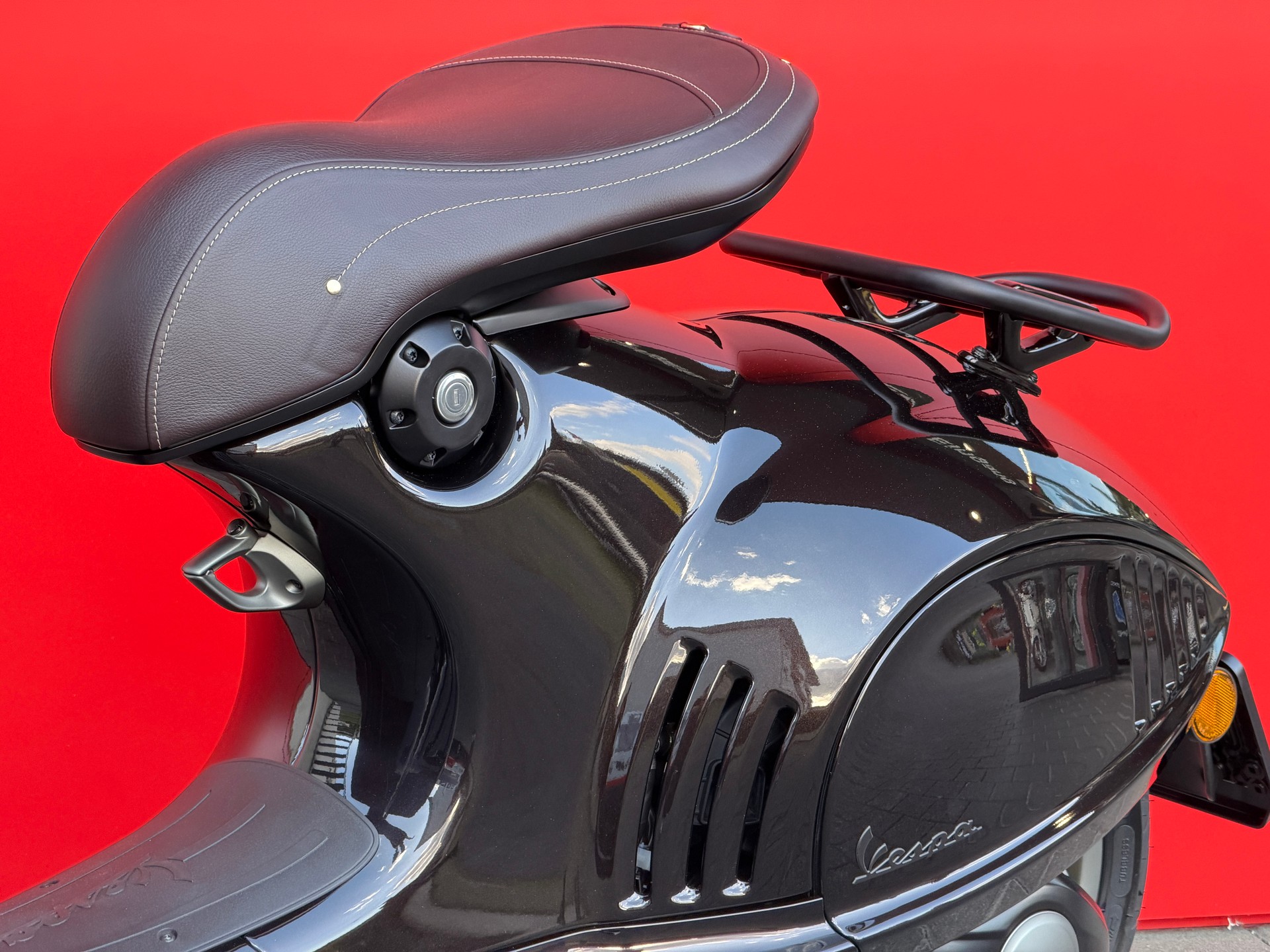 PIAGGIO Vespa 946 Horse-image-11