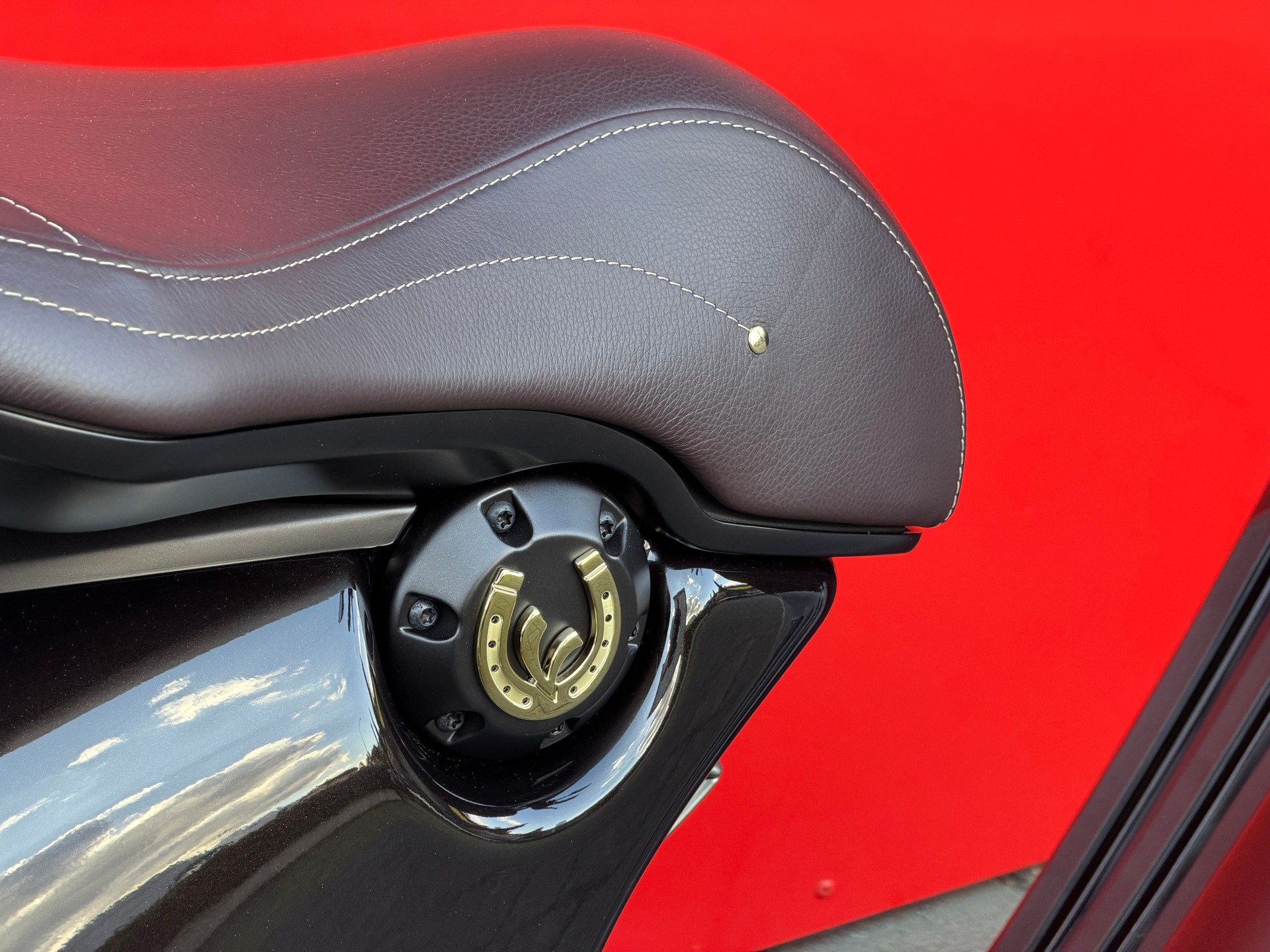 PIAGGIO Vespa 946 Horse-image-2