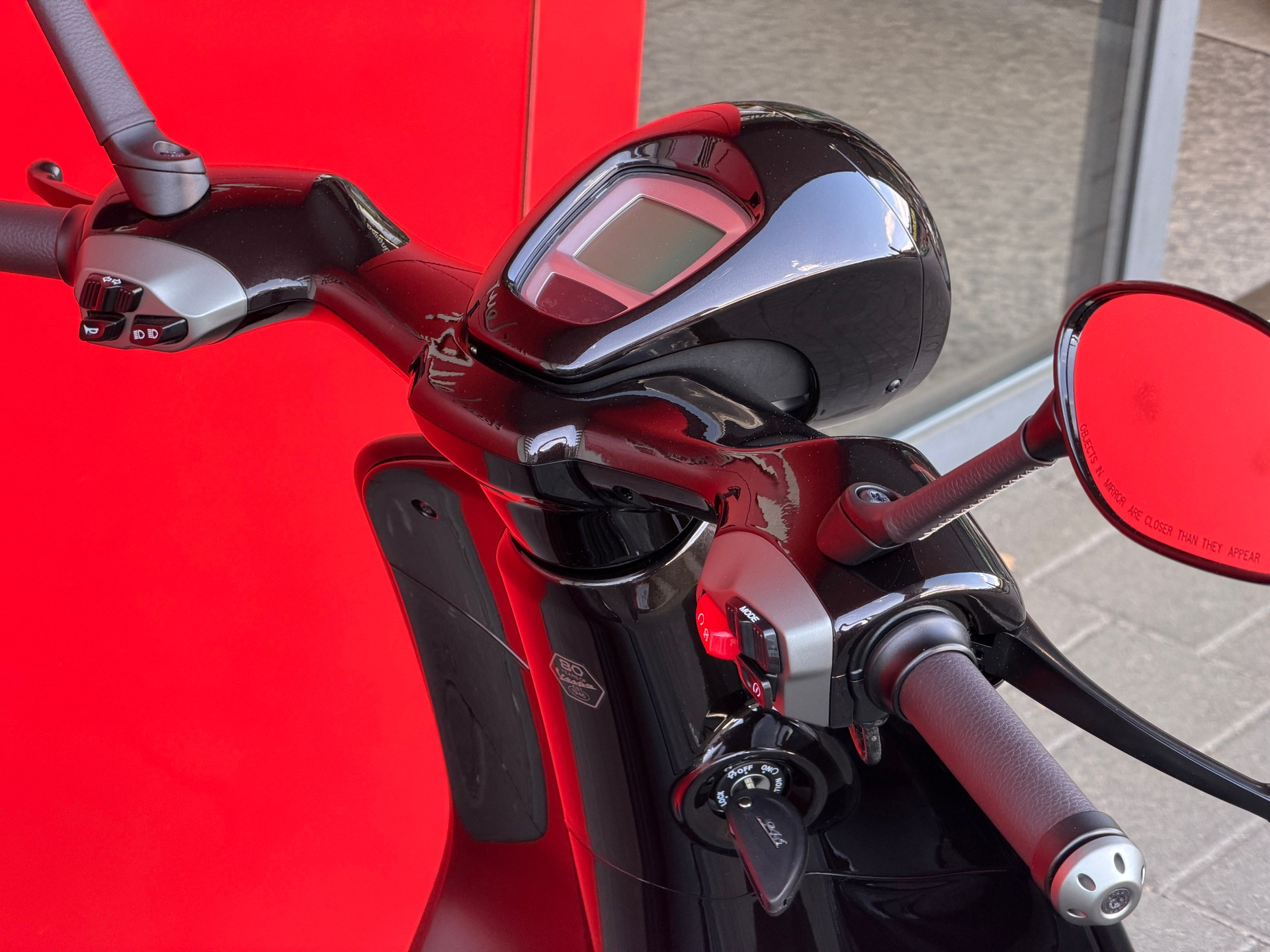 PIAGGIO Vespa 946 Horse-image-6