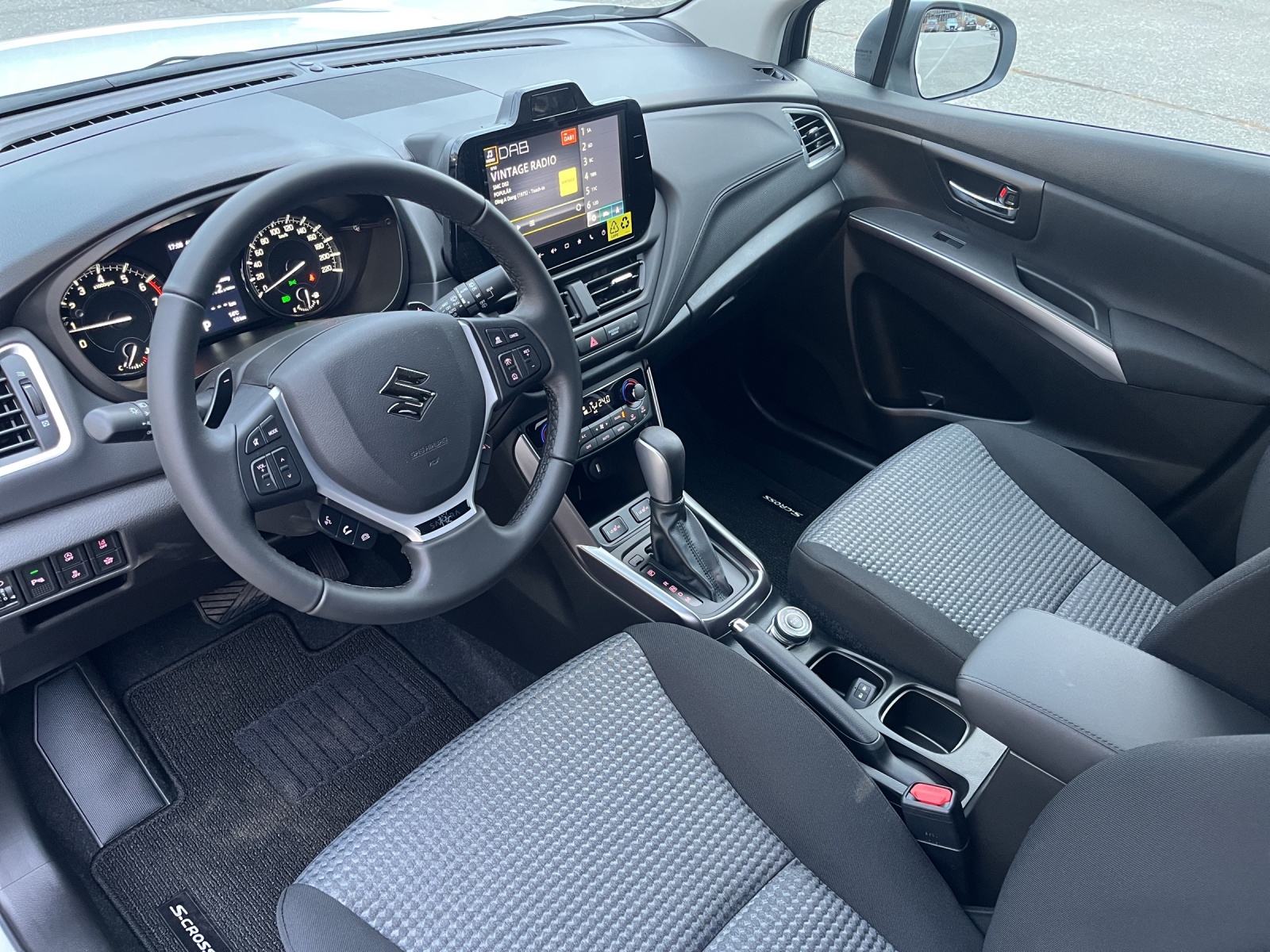 SUZUKI S-Cross 1.4 T Compact+ Hybrid 4x4-image-8