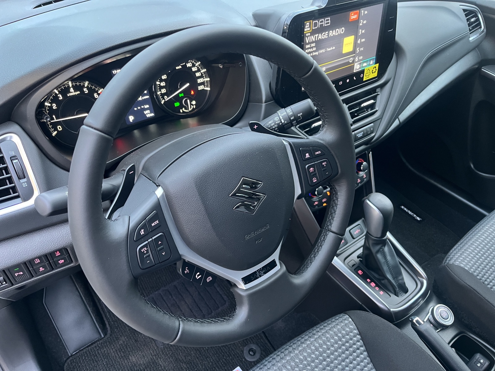 SUZUKI S-Cross 1.4 T Compact+ Hybrid 4x4-image-9