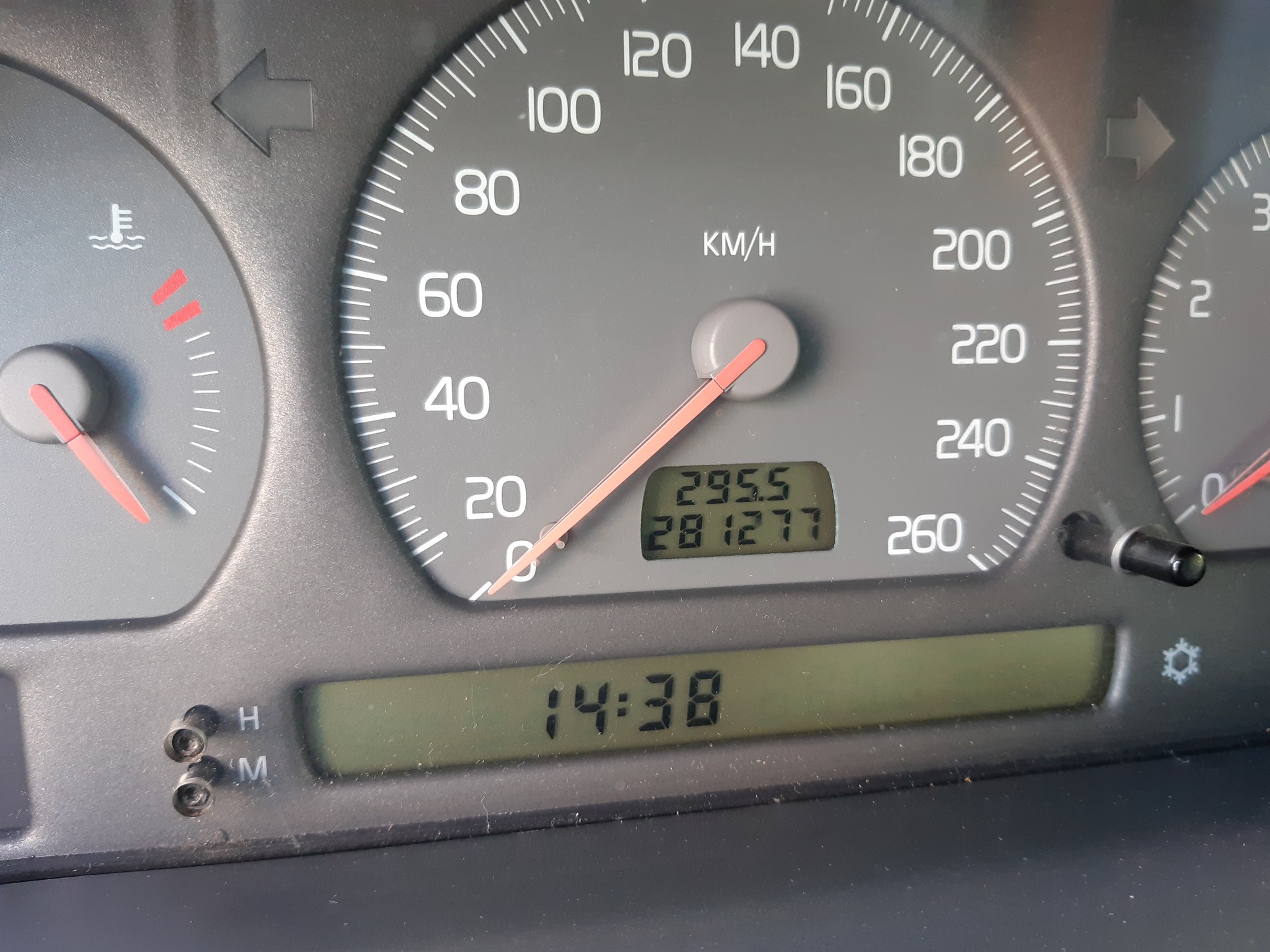 VOLVO V70 2.5-image-10
