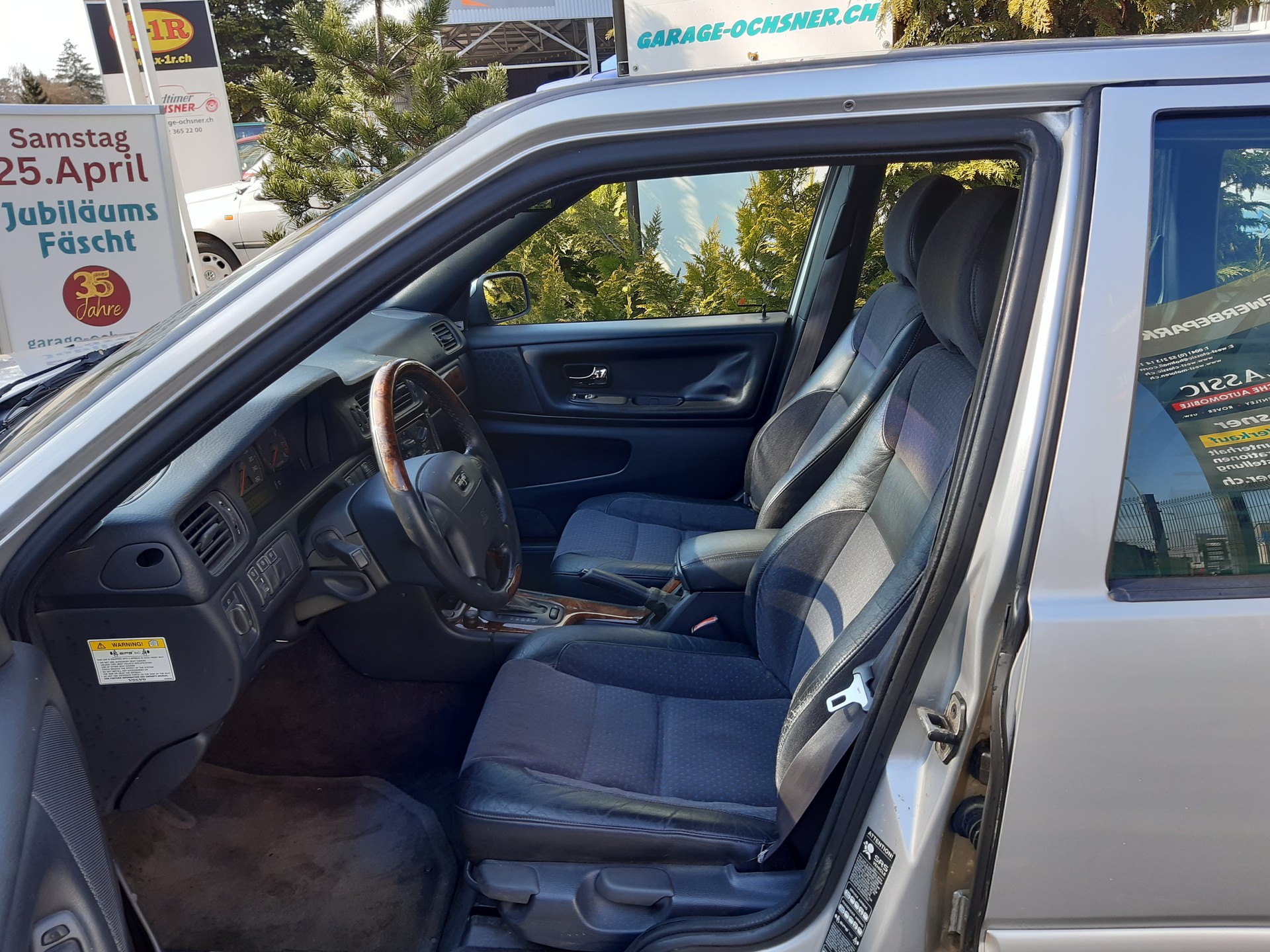 VOLVO V70 2.5-image-8