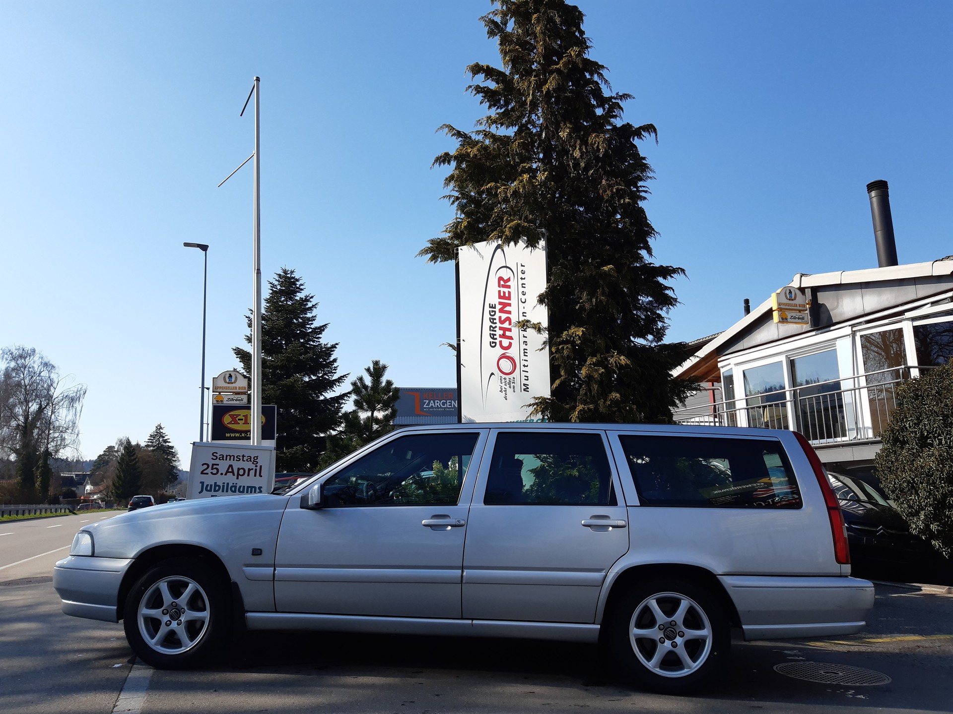VOLVO V70 2.5-showroom-element-2