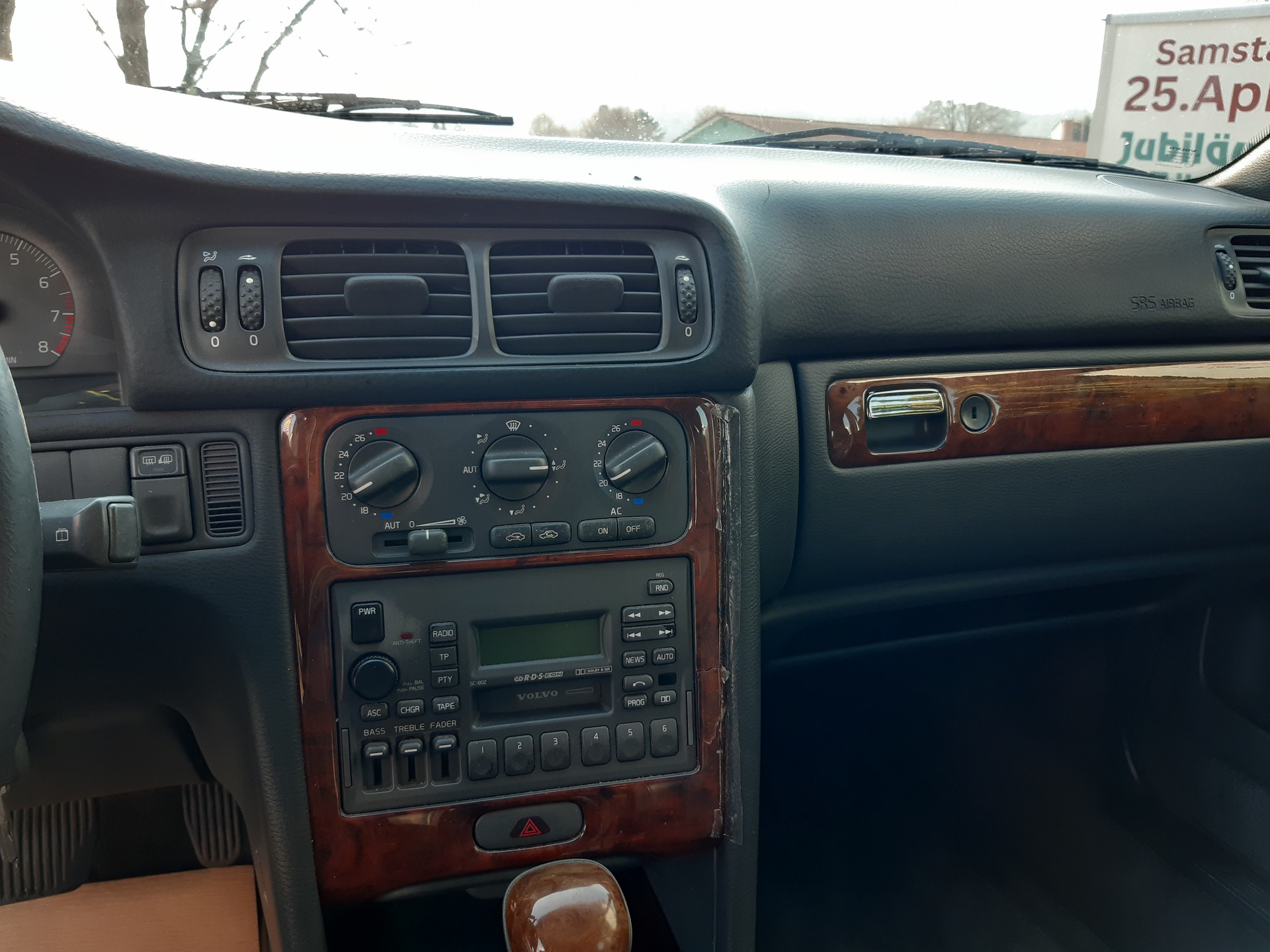 VOLVO V70 2.5-image-9
