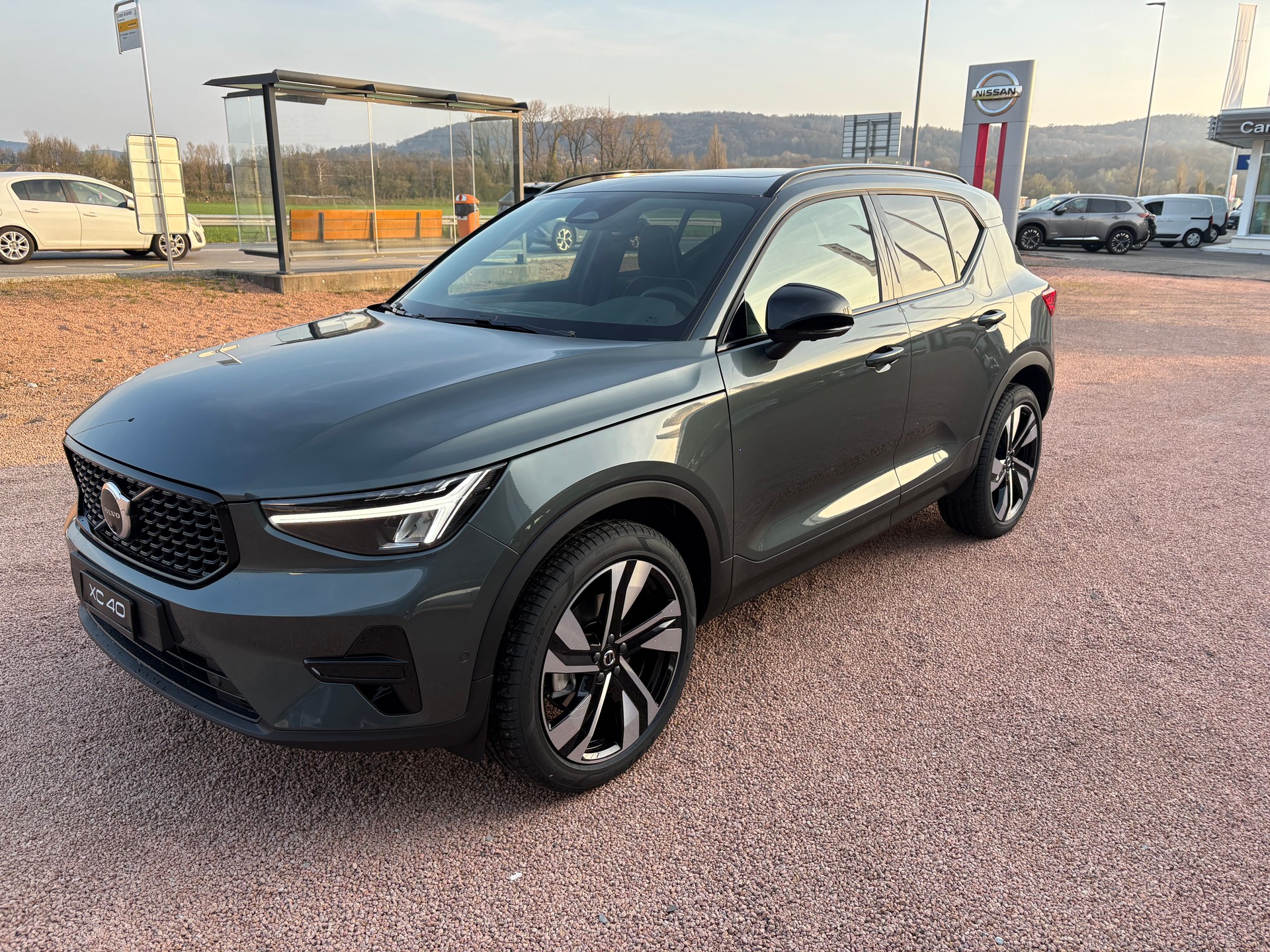 VOLVO XC40 B3 Benzin Mild Hybrid Plus Dark DCT