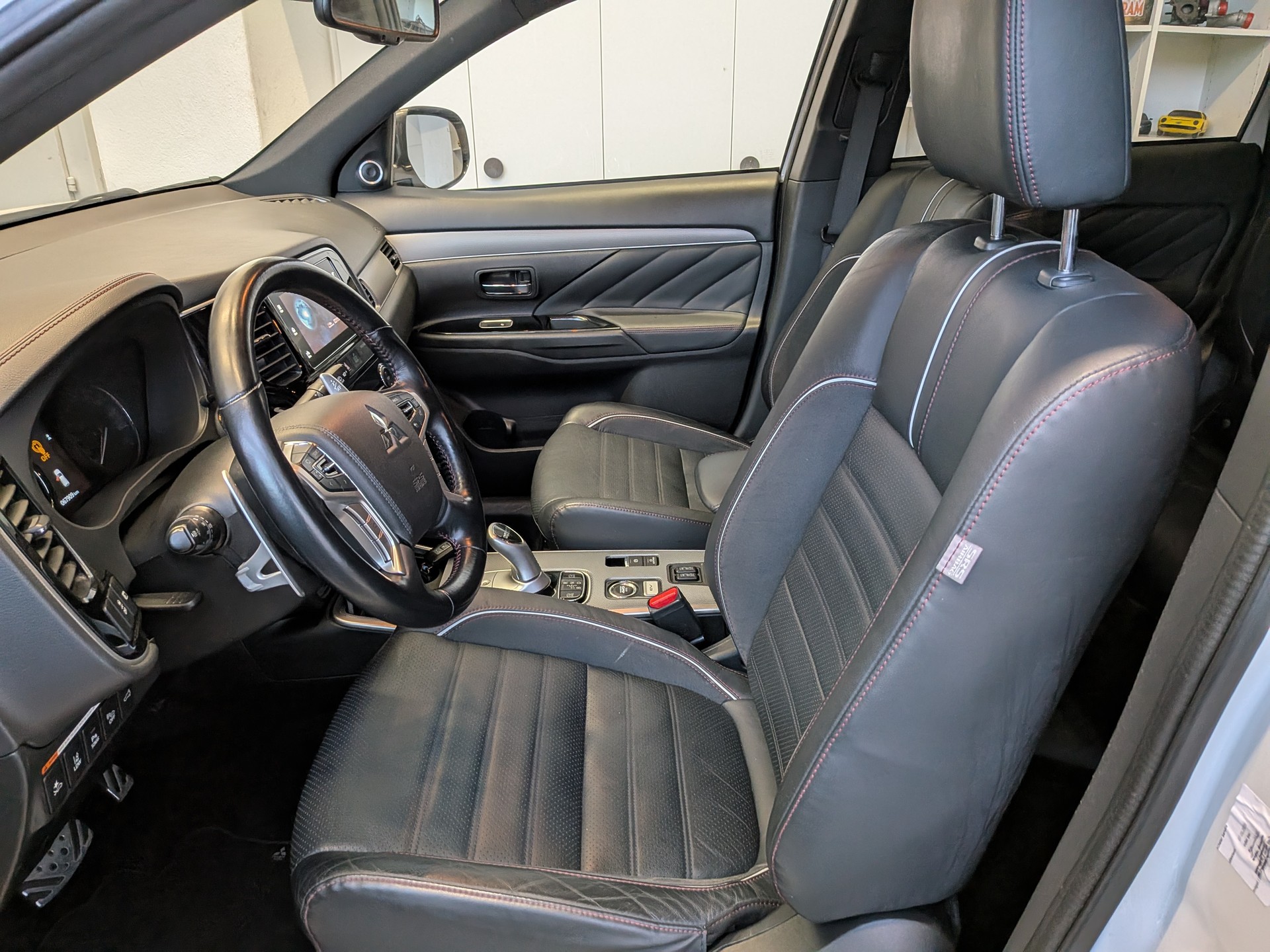 MITSUBISHI Outlander 2.0 PHEV Diamond Annivers. 4WD Automatic-image-10