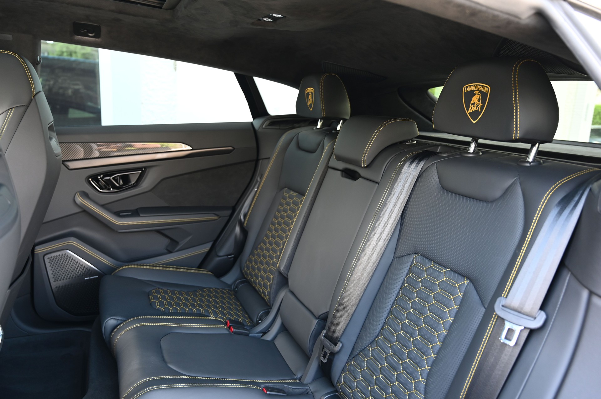 LAMBORGHINI Urus S E-Gear-image-12
