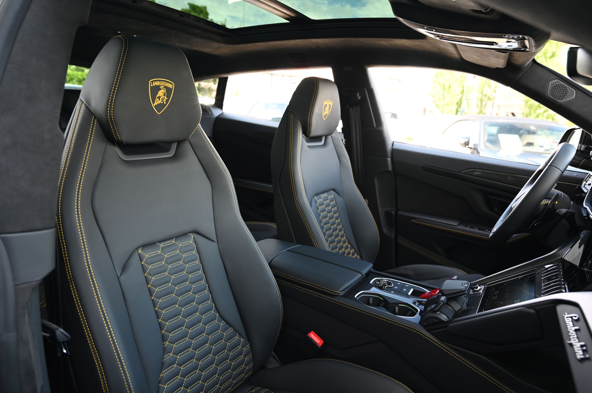LAMBORGHINI Urus S E-Gear-image-23