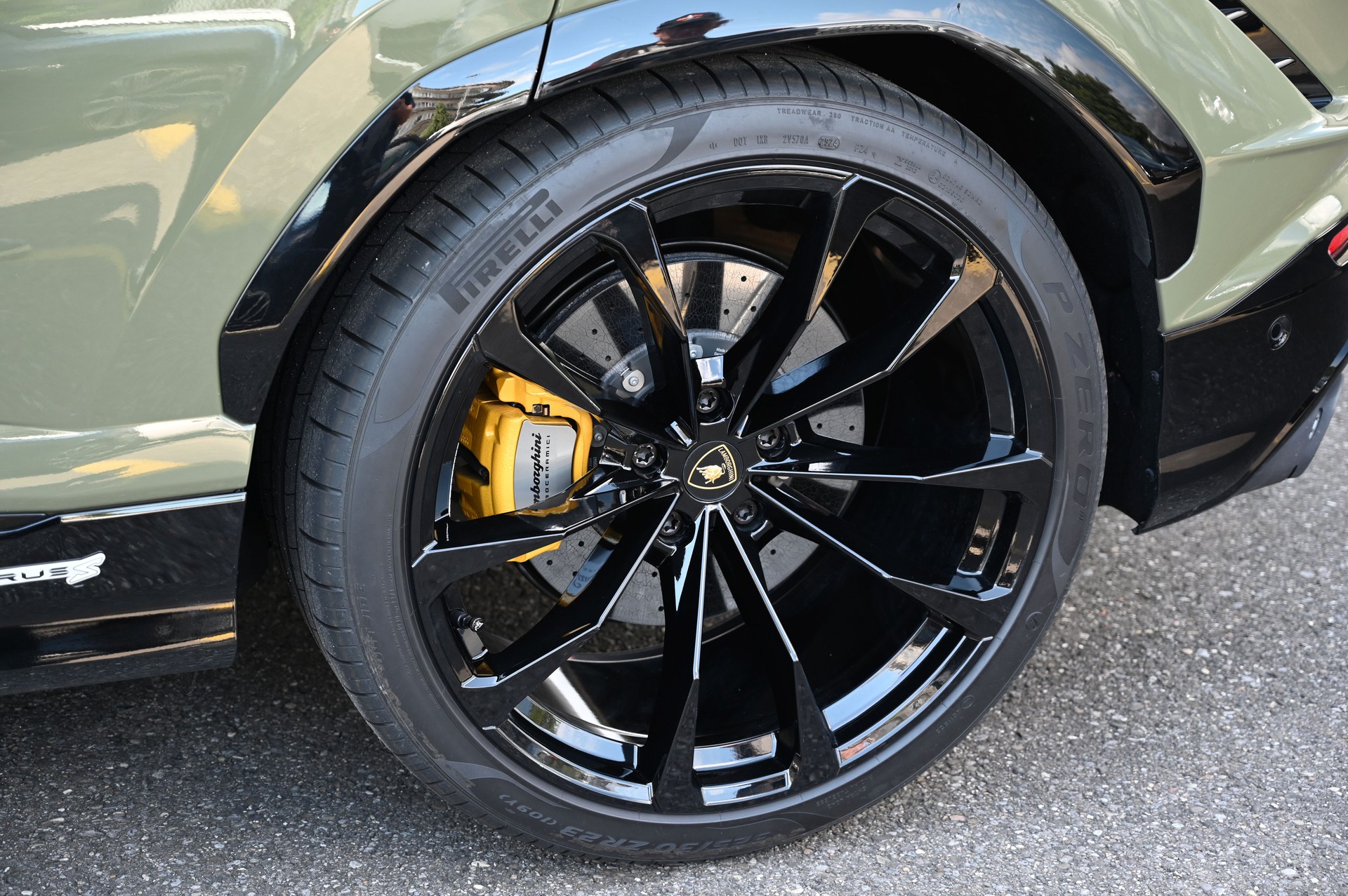 LAMBORGHINI Urus S E-Gear-image-4