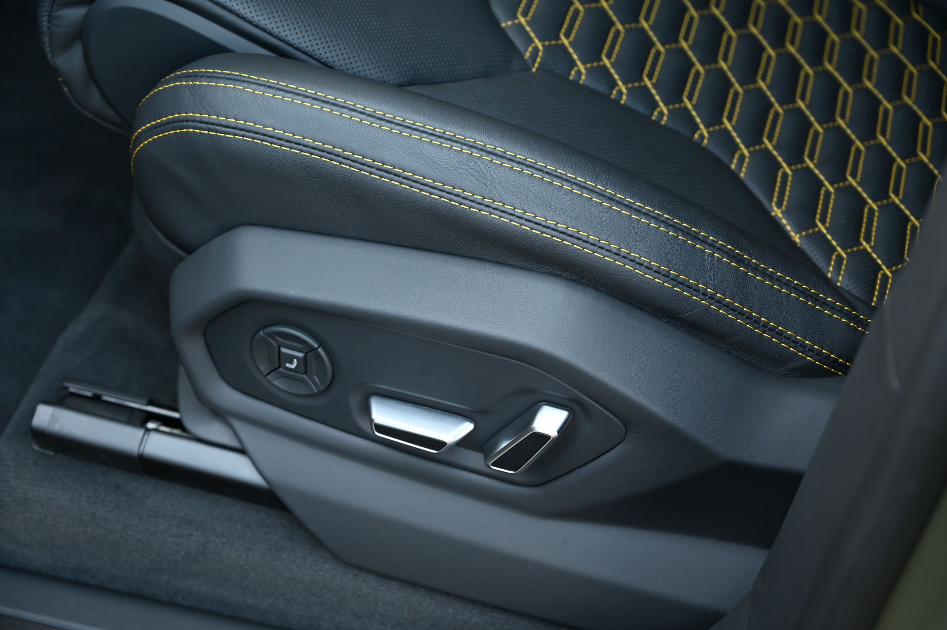 LAMBORGHINI Urus S E-Gear-image-26