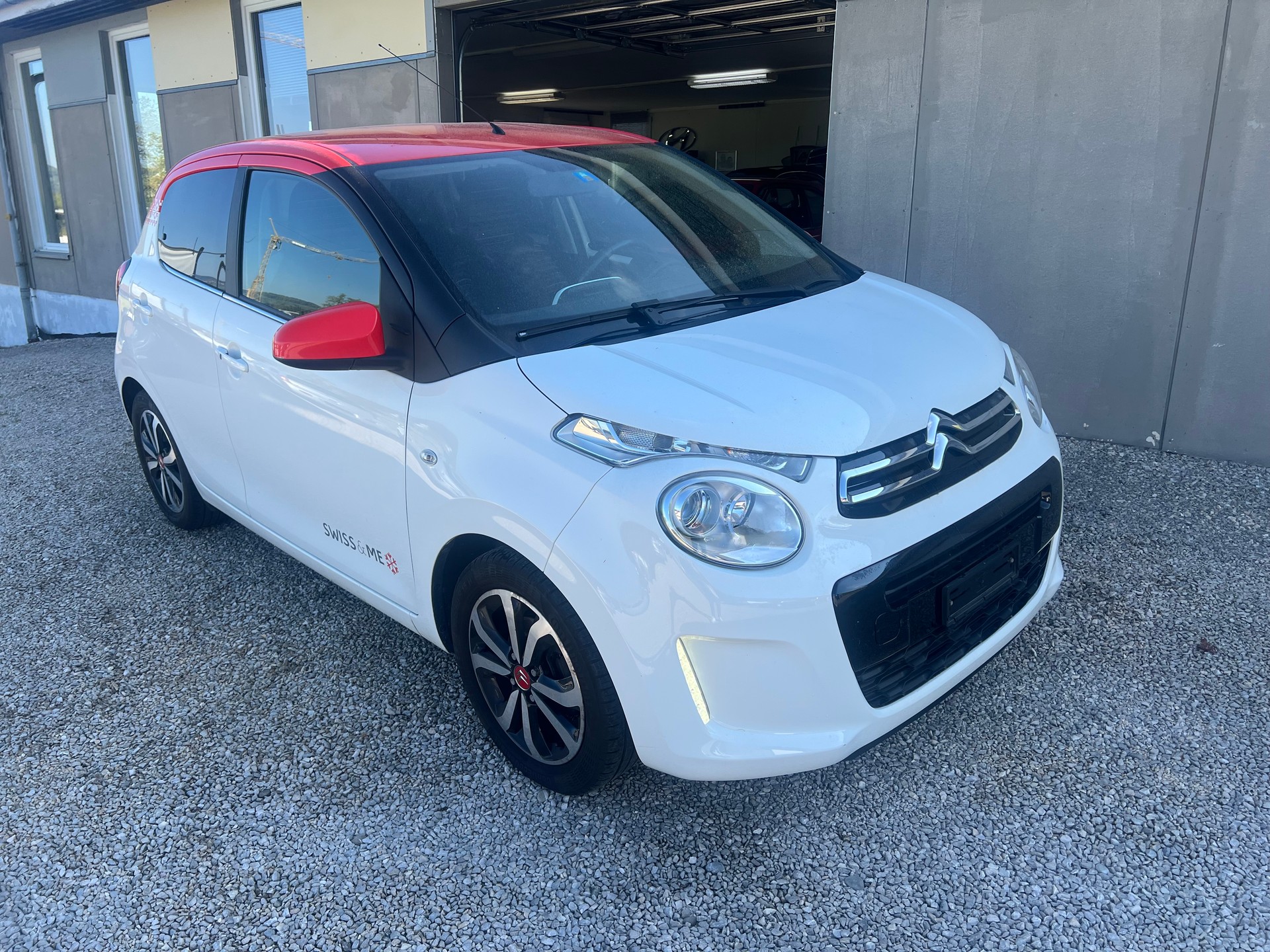 CITROEN C1 1.2 VTi Swiss&Me-image-1