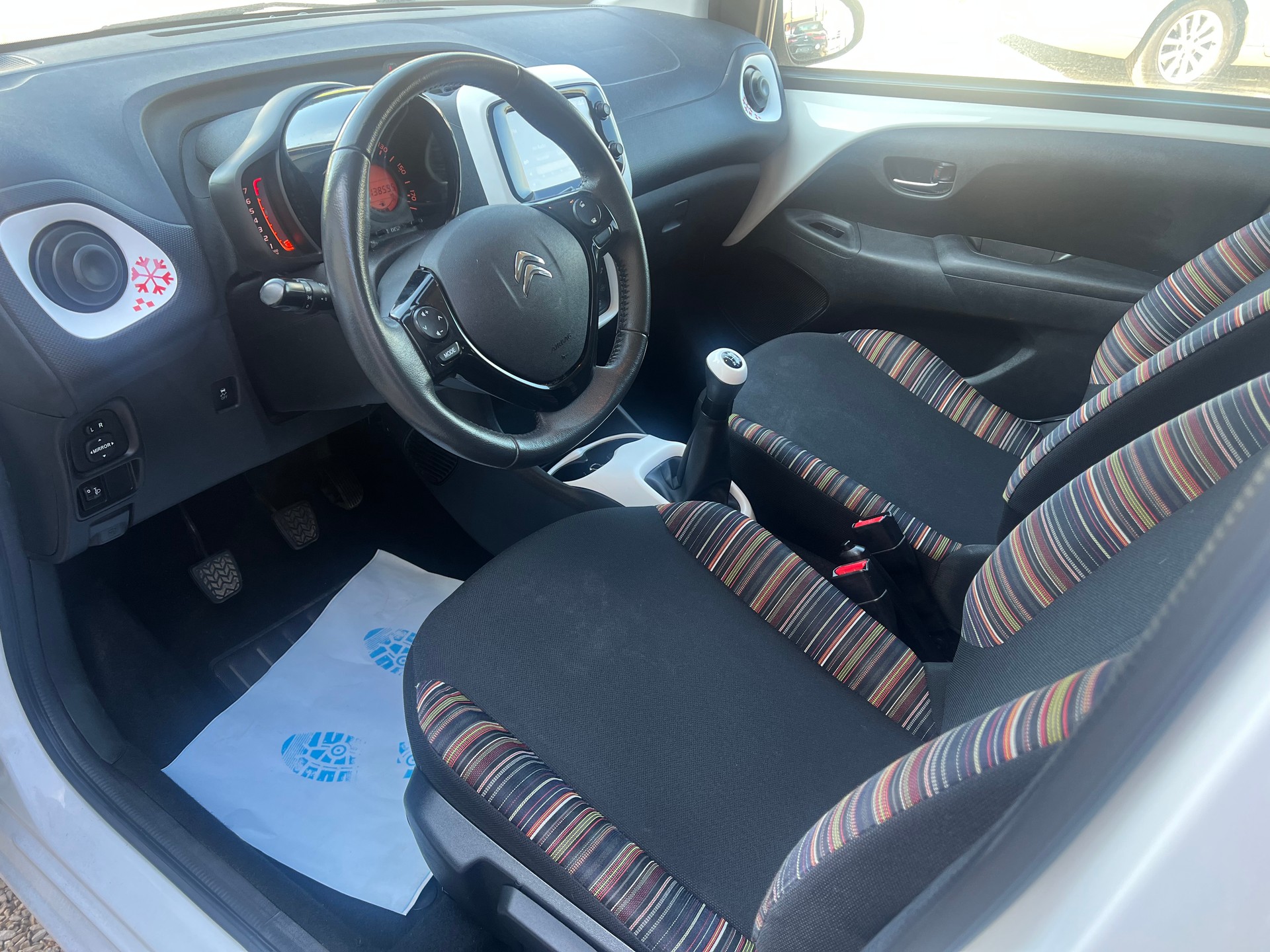 CITROEN C1 1.2 VTi Swiss&Me-image-4