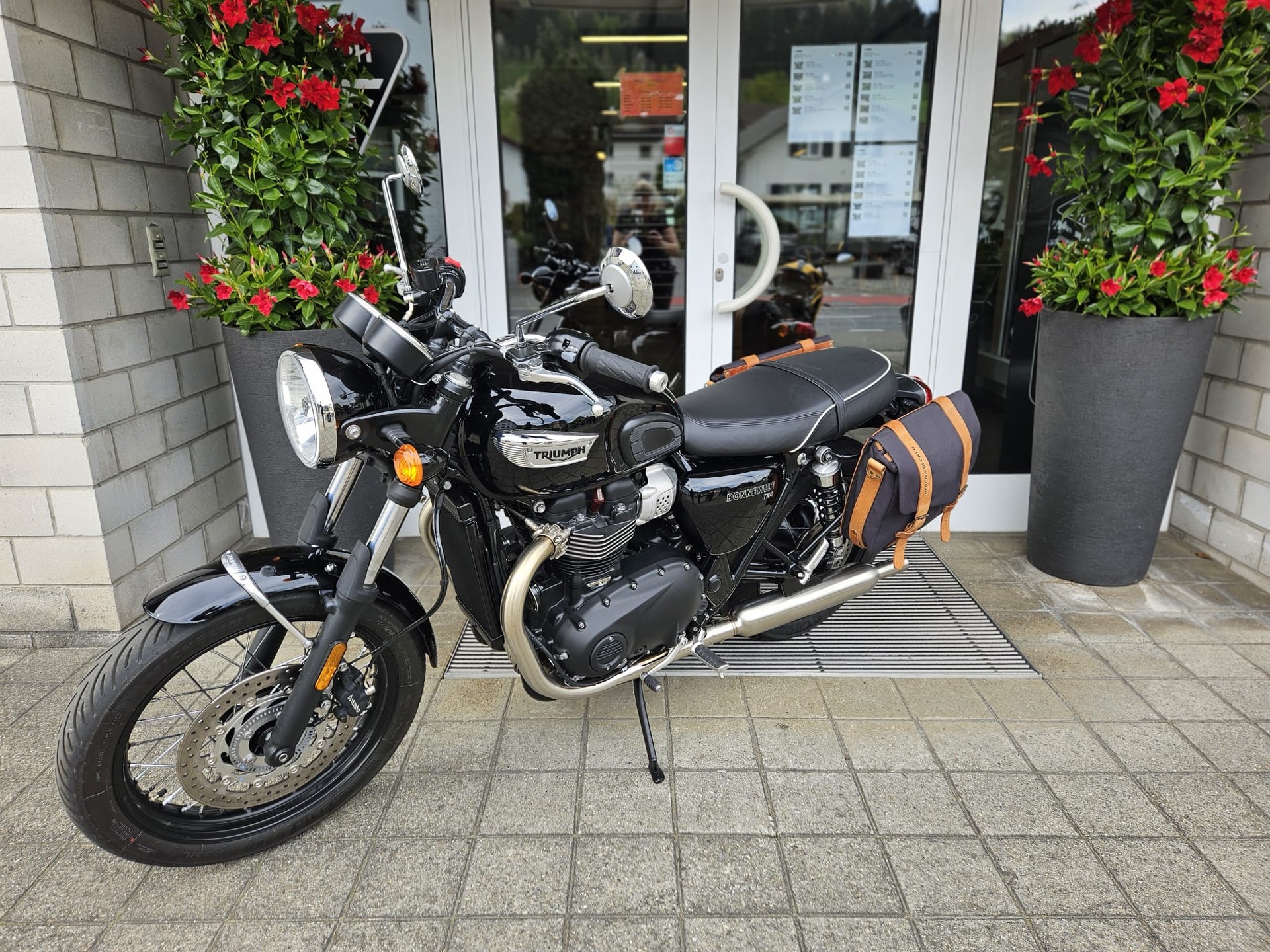 TRIUMPH Bonneville 900 T 100-image-3