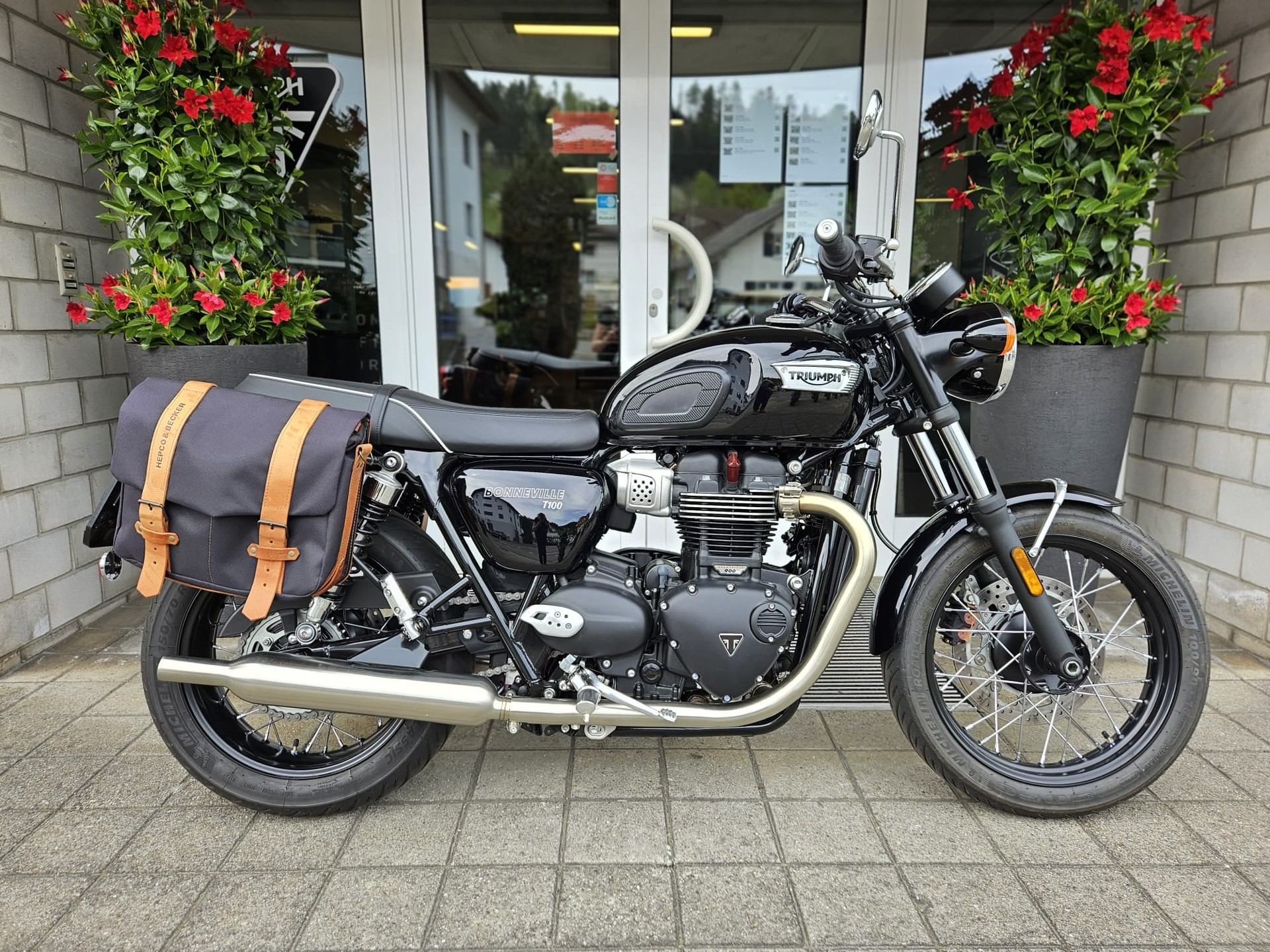 TRIUMPH Bonneville 900 T 100-image-1