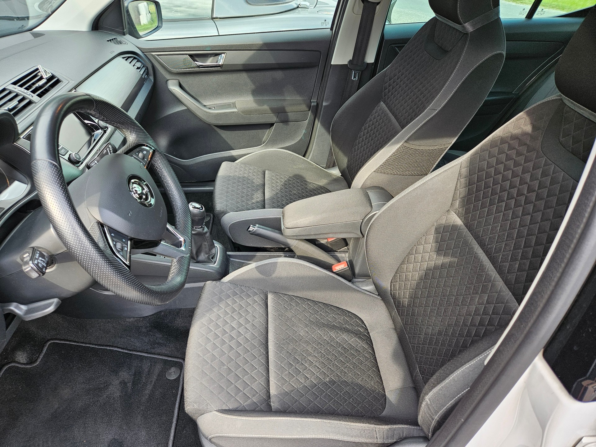SKODA Fabia 1.2 TSI Style-image-8