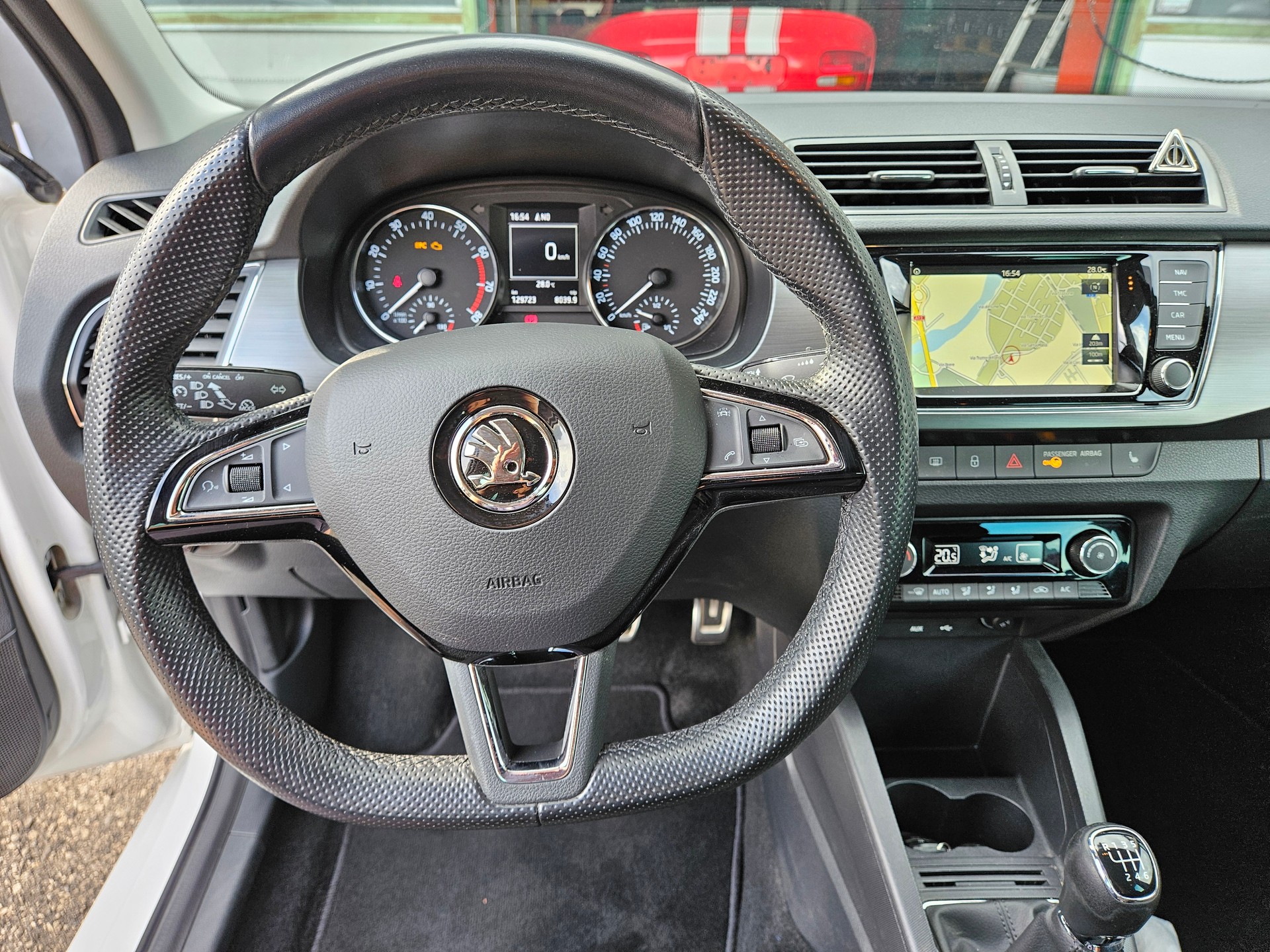 SKODA Fabia 1.2 TSI Style-image-9