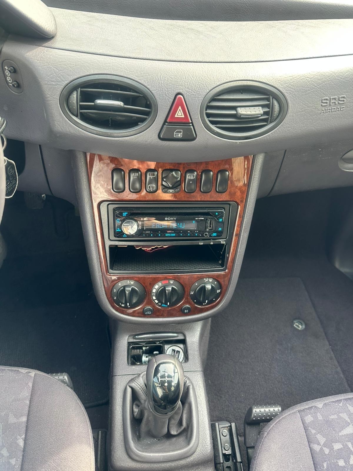 MERCEDES-BENZ A 170 CDI Elégance-image-15