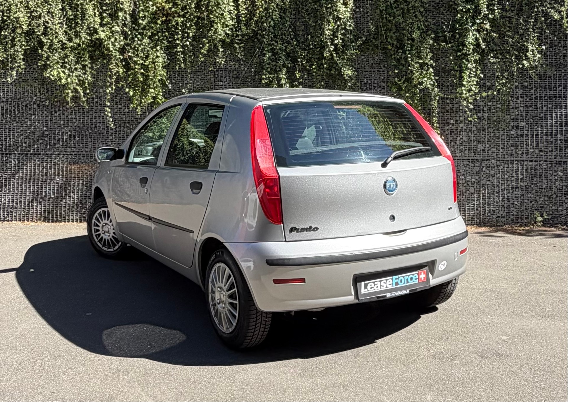 FIAT Punto 1.4 16V Dynamic-image-2