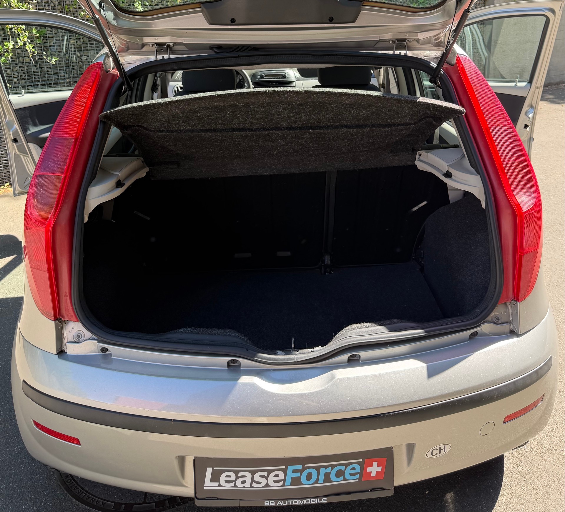 FIAT Punto 1.4 16V Dynamic-image-13