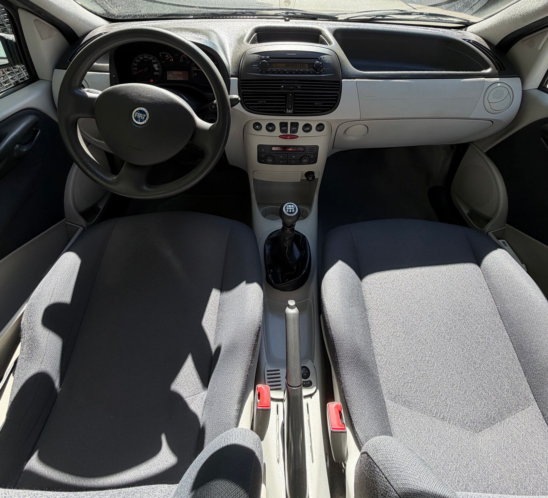 FIAT Punto 1.4 16V Dynamic-image-8