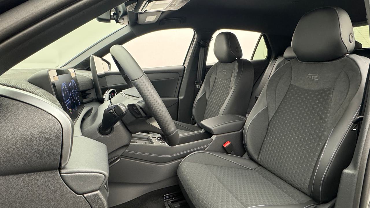 VW T-Roc 1.5 eTSI mHEV R-Line DSG-image-4