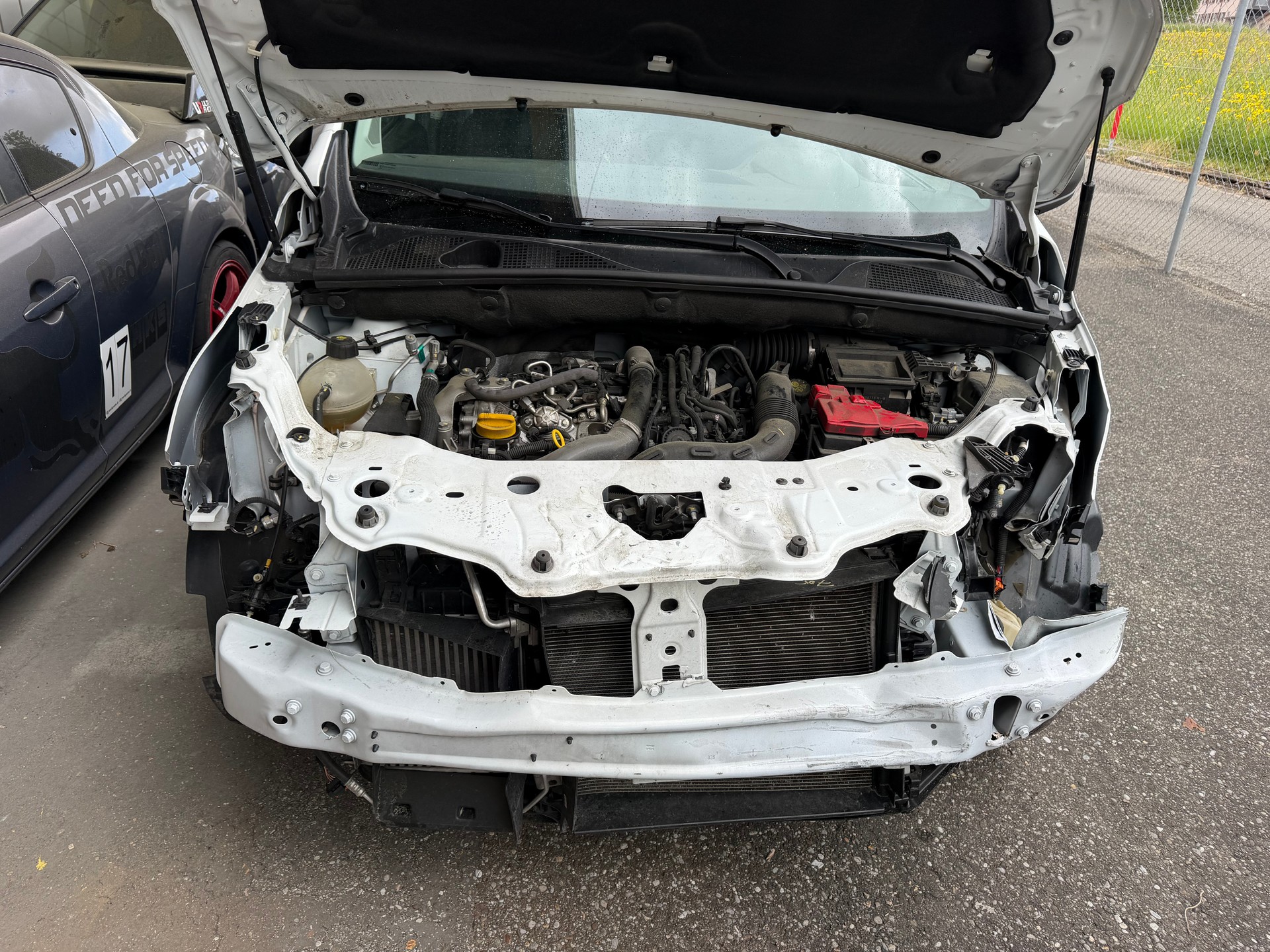 RENAULT UNFALL WAGEN. FAHRBAR AUF PLATZ. EXPRESS 1.3TCe 100 PF KASTEN WAGEN. NAVI KM 52`000. PREIS 3990.-.-image-19
