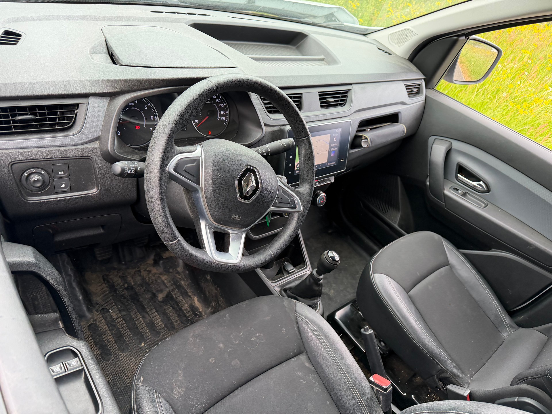 RENAULT UNFALL WAGEN. FAHRBAR AUF PLATZ. EXPRESS 1.3TCe 100 PF KASTEN WAGEN. NAVI KM 52`000. PREIS 3990.-.-image-9