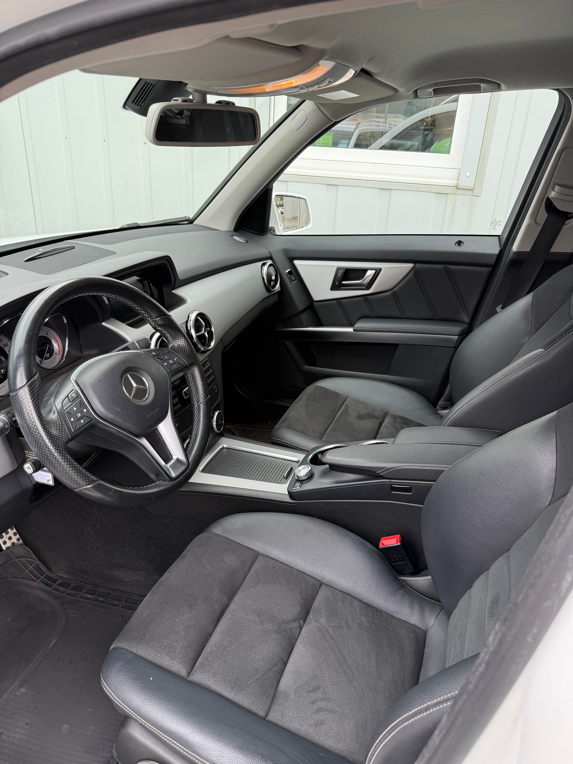 MERCEDES-BENZ GLK 220 BlueTEC Swiss Star Ed. 4Matic 7G-Tronic * TOPZUSTAND* SERVICEGEPFLEGT*-image-10